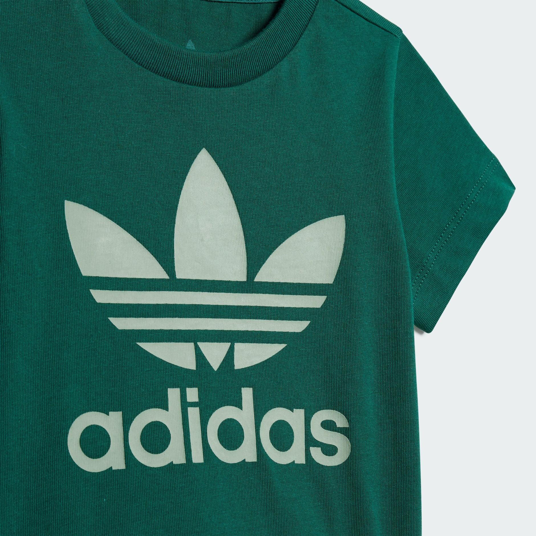 طقم تيشيرت وشورت للأطفال