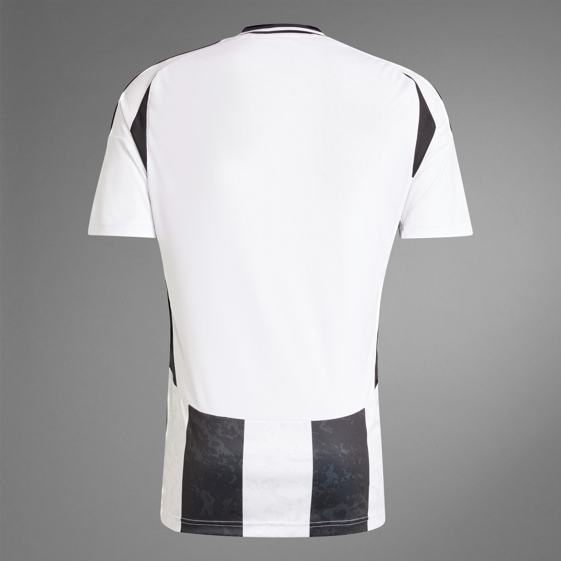 Juventus jersey back on sale