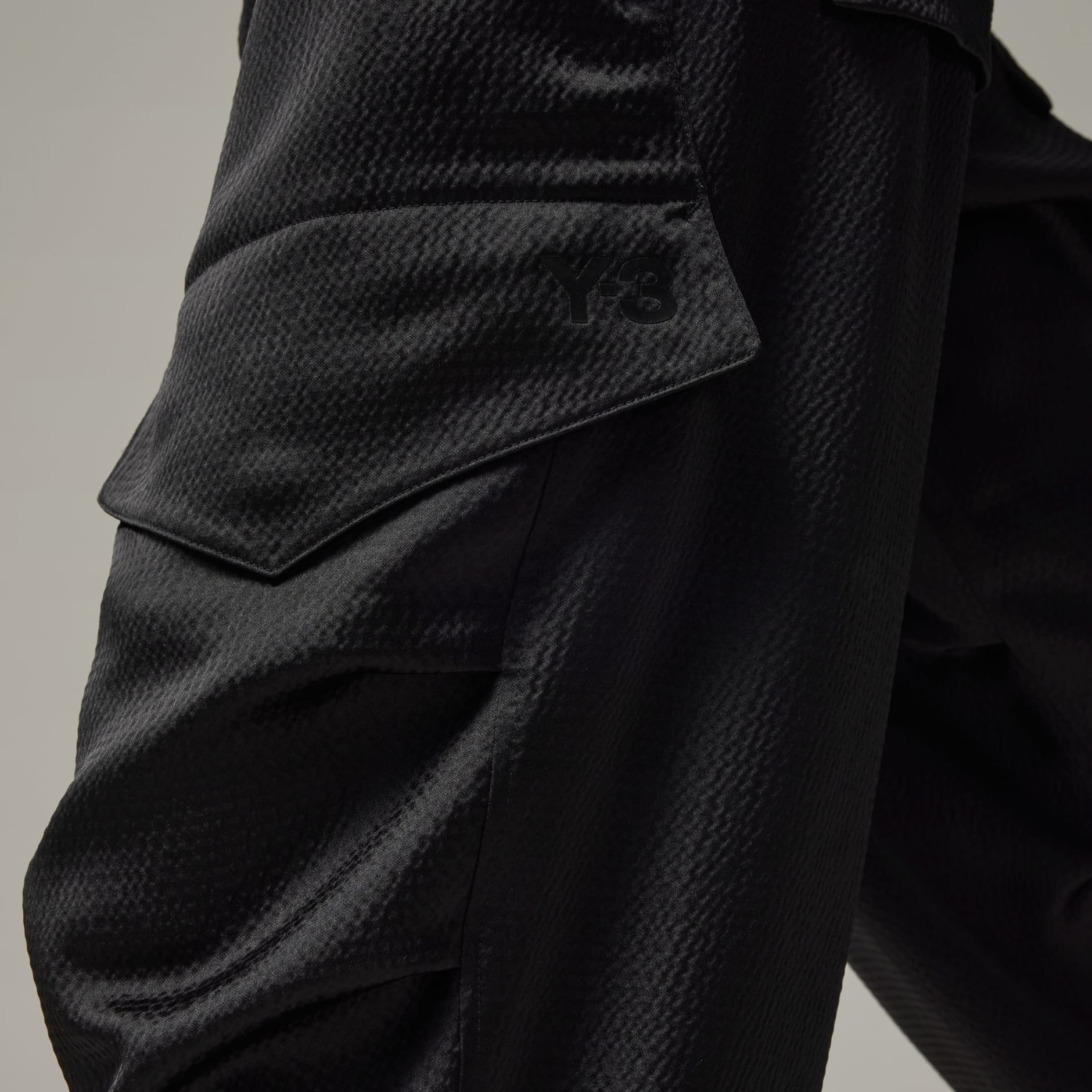 Y-3 Tech Seersucker Cargo Pants - Black | adidas Hong Kong
