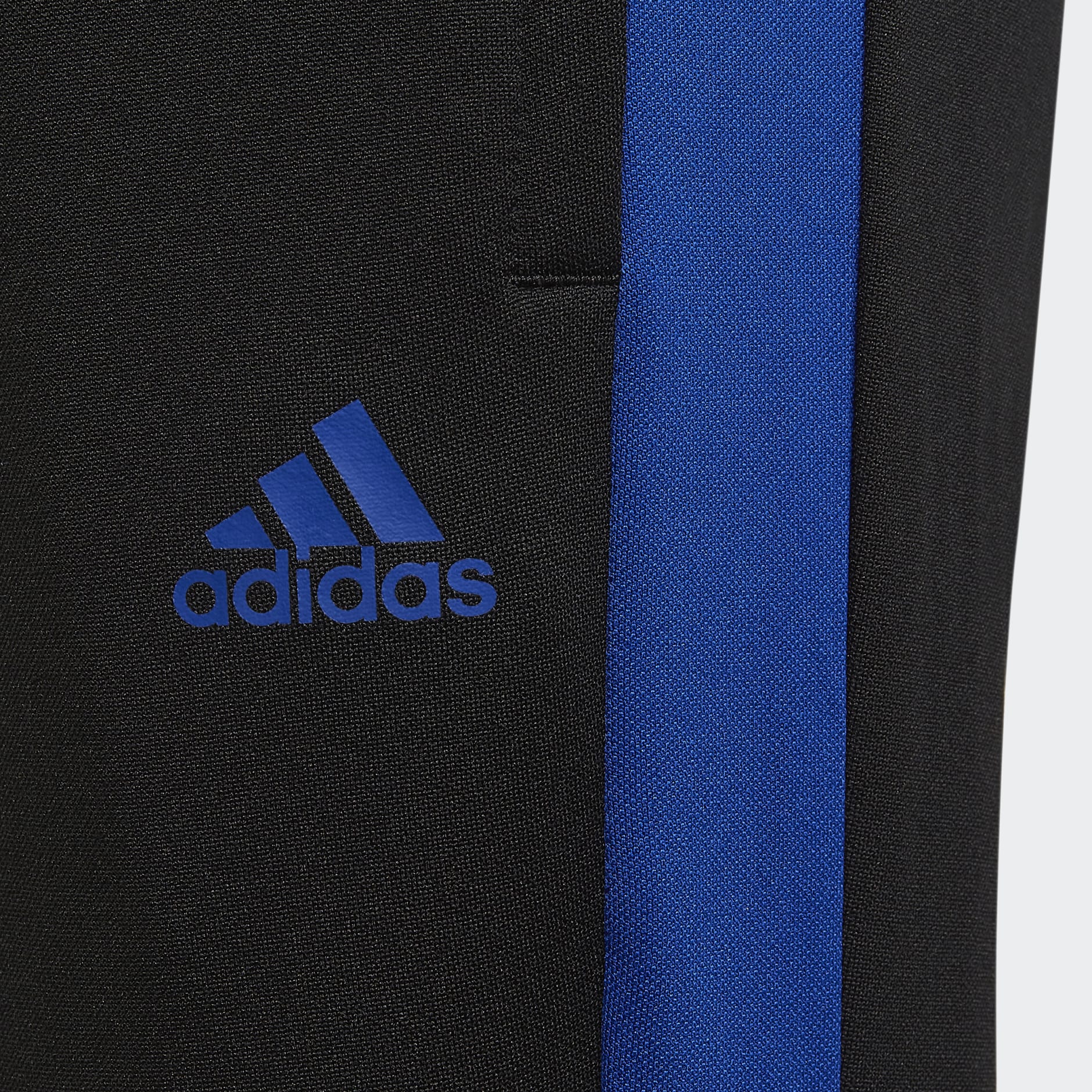 Tiro Essential Pants