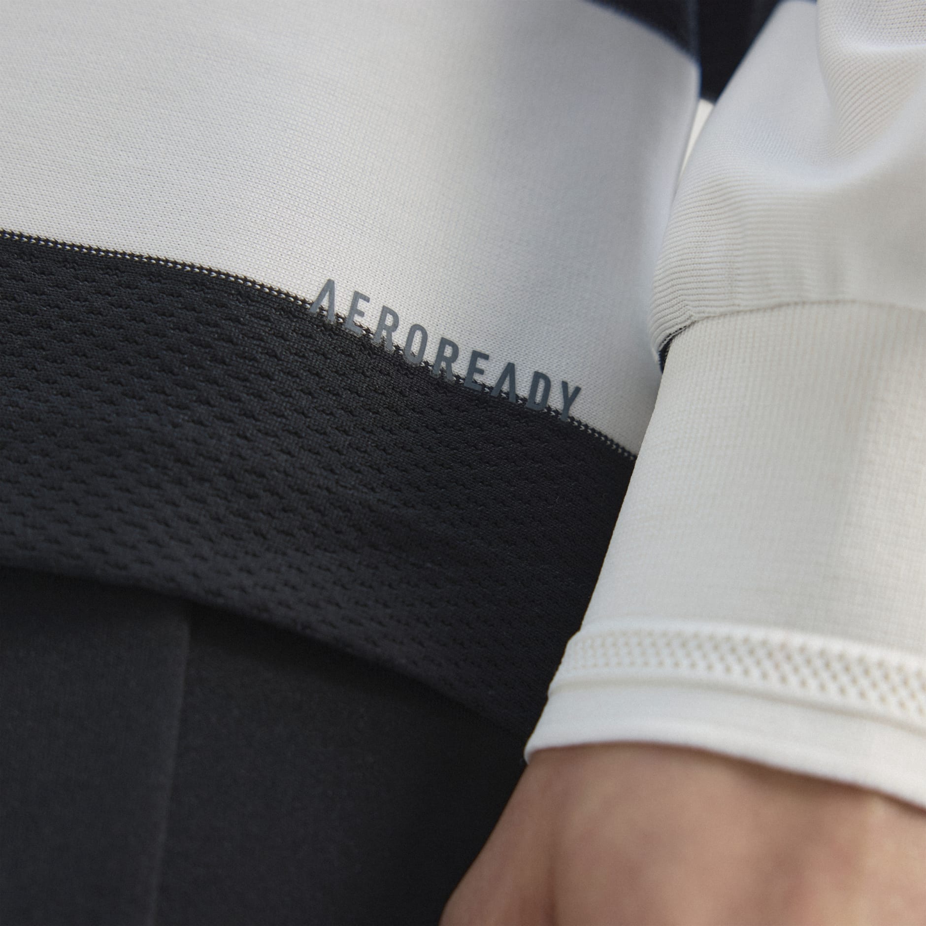 TRICOU CU M&Acirc;NECI LUNGI SGURA AUTHENTIC PENTRU FEMEI