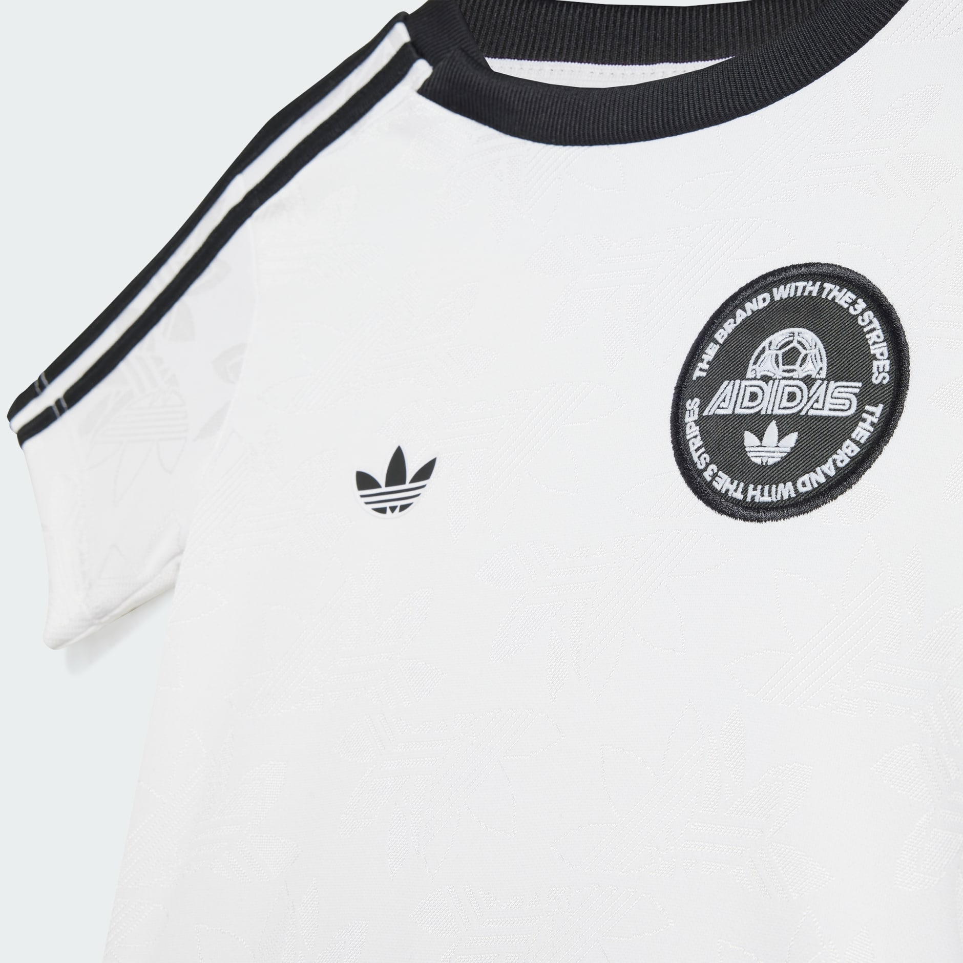 طقم تيشيرت وشورت للأطفال