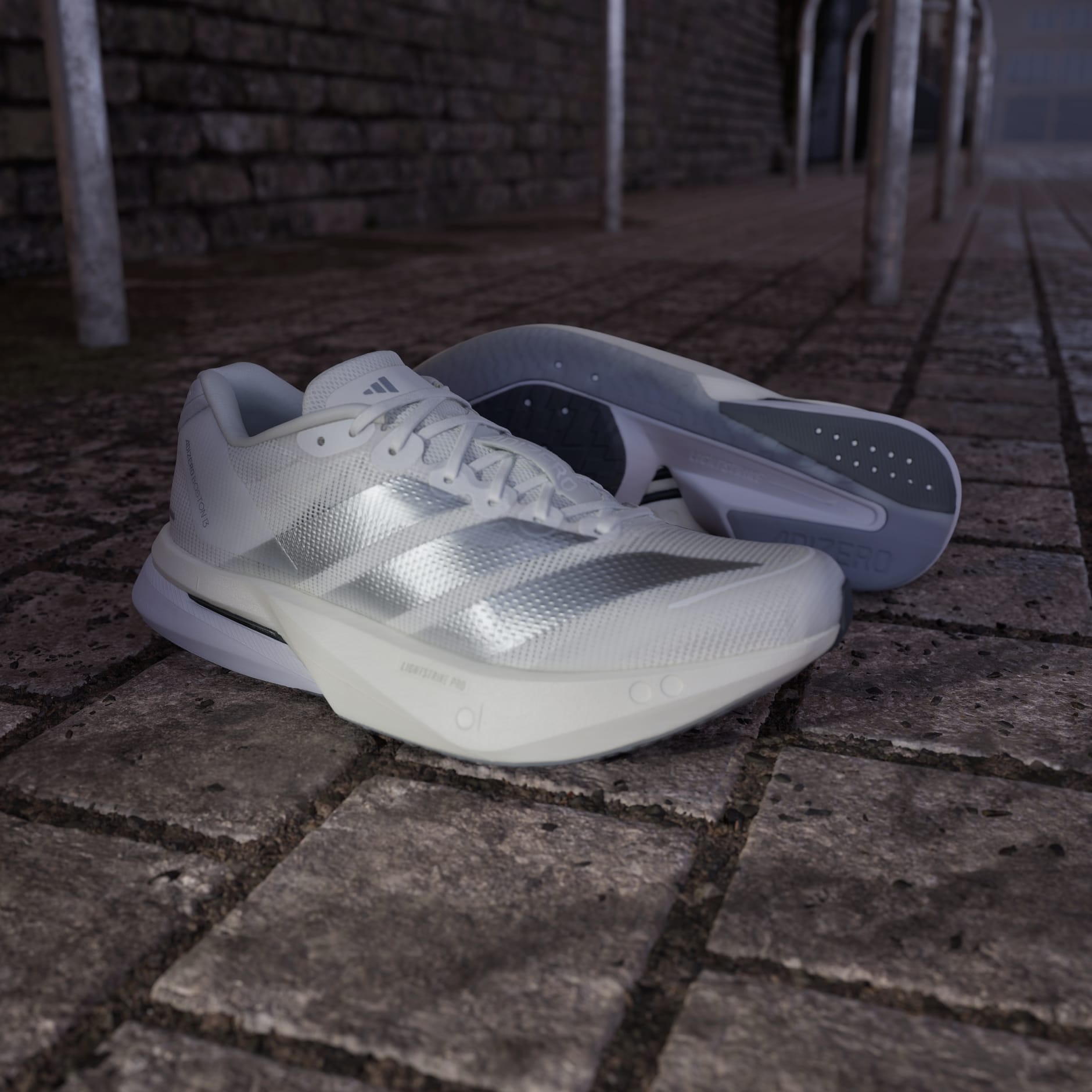 Adizero Boston 13 鞋