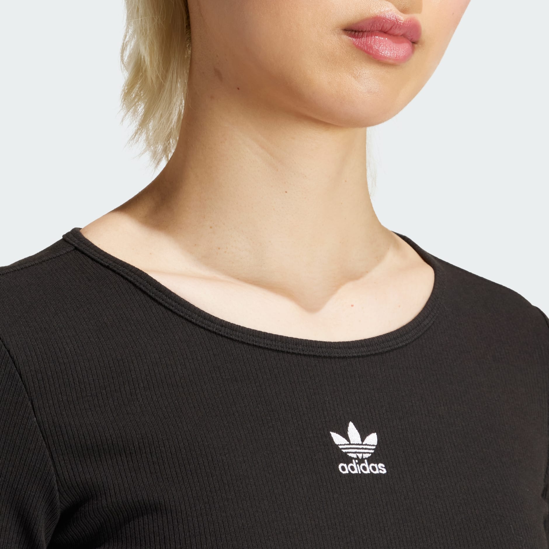 ★adidas★ Essential Lip Crop Long Sleeve Tee Black IW5725 adidas_iw5725_01.jpg
