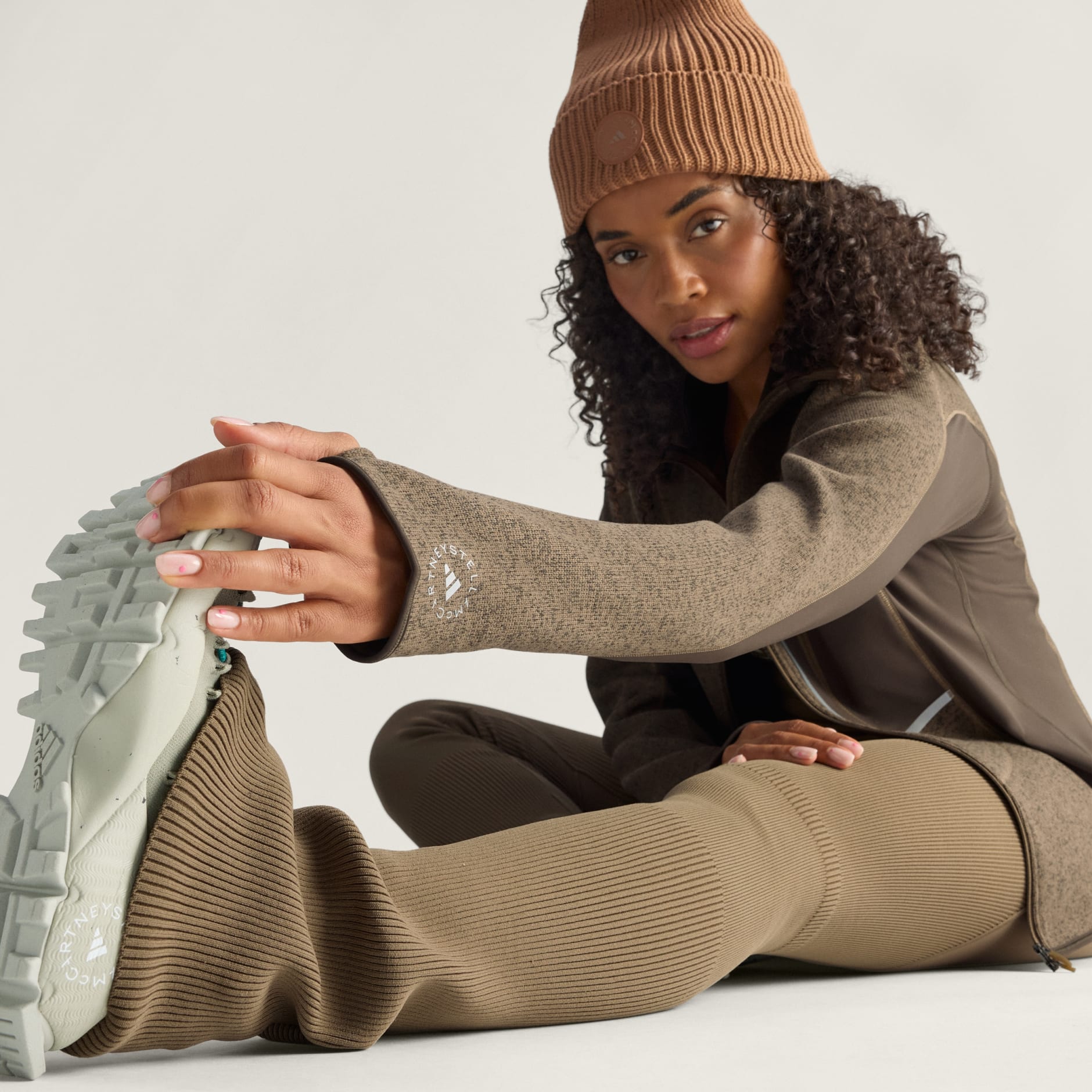 Strat intermediar de alergare adidas by Stella McCartney CLIMAWARM cu fermoar de sus p&acirc;nă jos