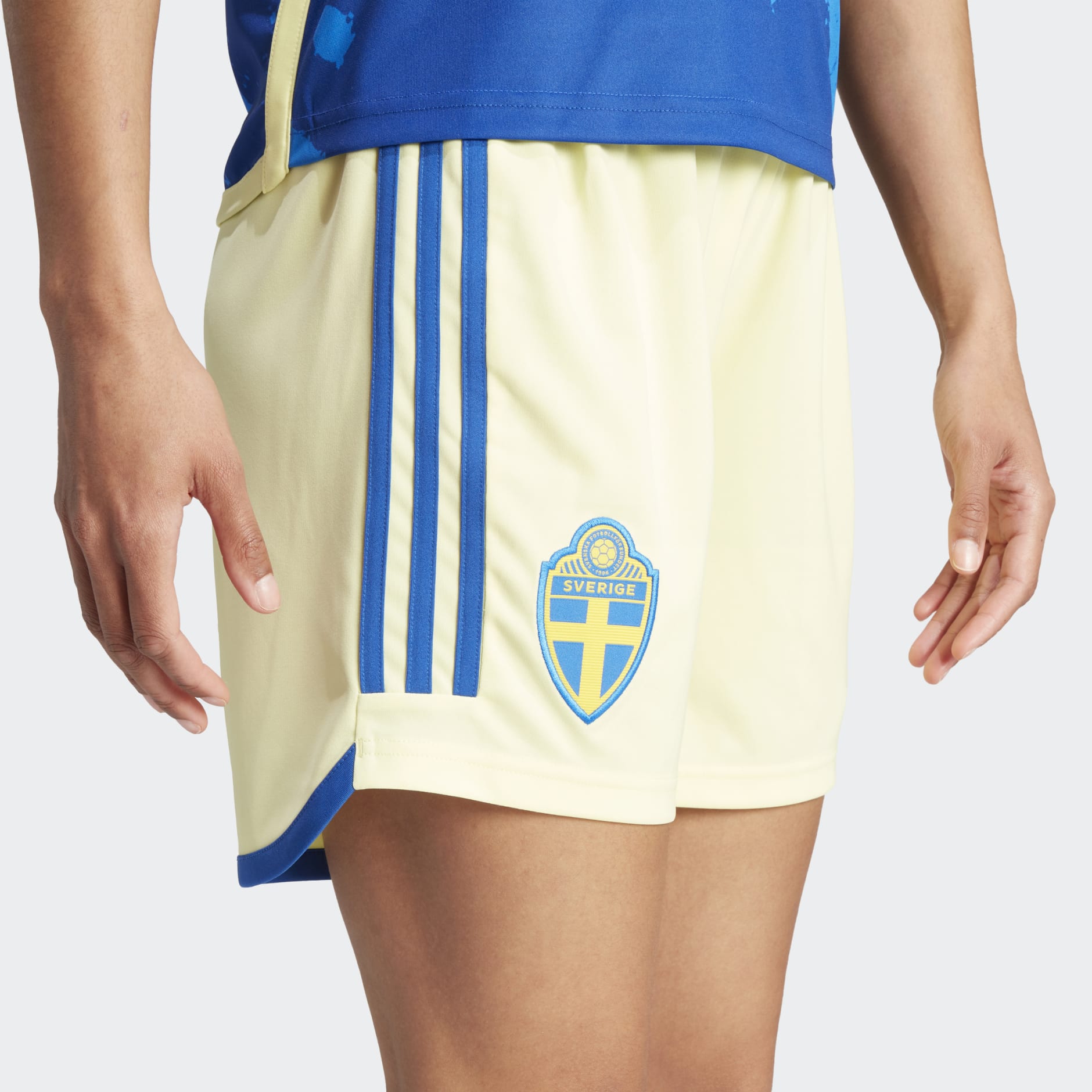 Pantaloni scurți de deplasare ai echipei feminine a Suediei 23