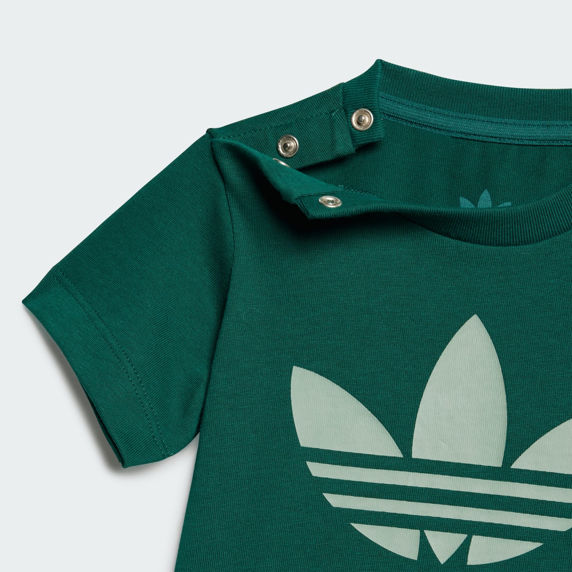 طقم تيشيرت وشورت للأطفال