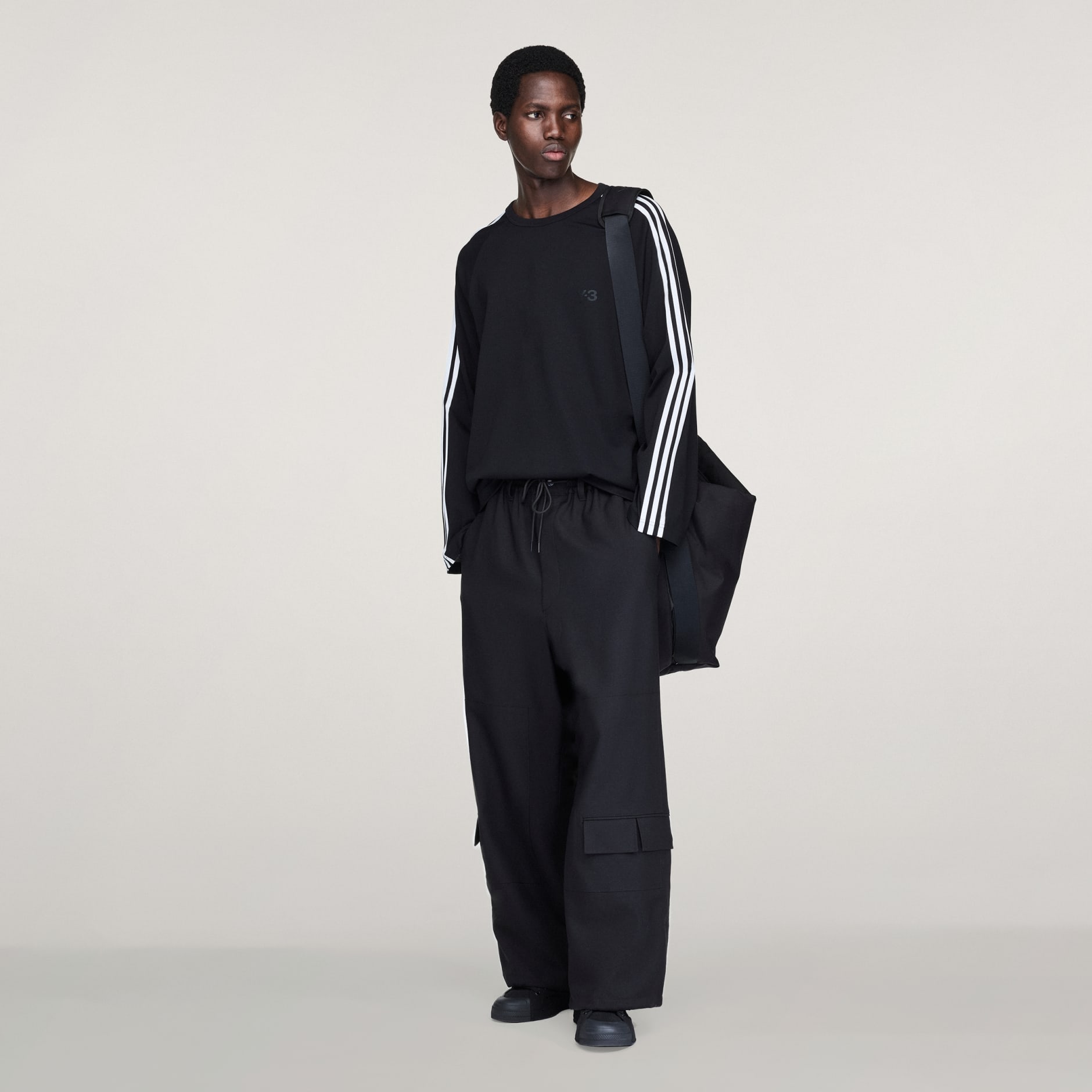 Tricou Y-3 cu m&acirc;necă lungă și 3 dungi