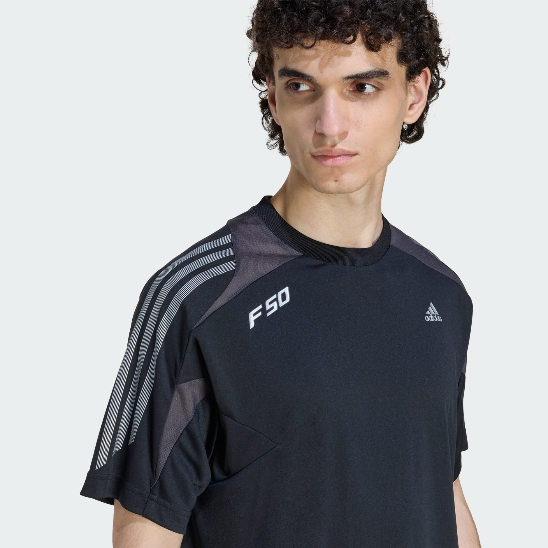 TRICOU F50 CU M&Acirc;NECĂ SCURTĂ