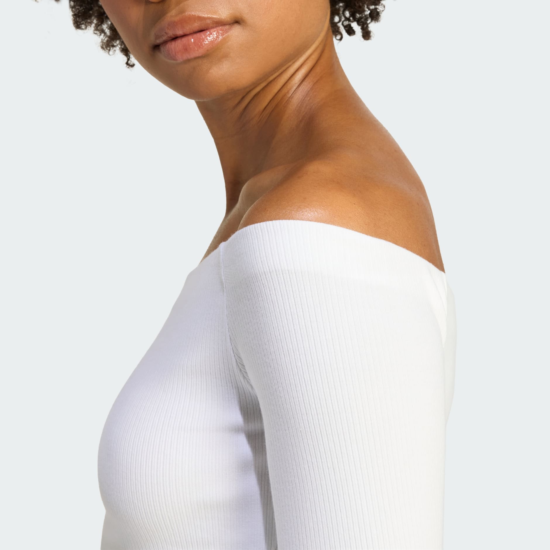 TRICOU CU M&Acirc;NECĂ LUNGĂ ȘI UMERI GOI ESSENTIALS