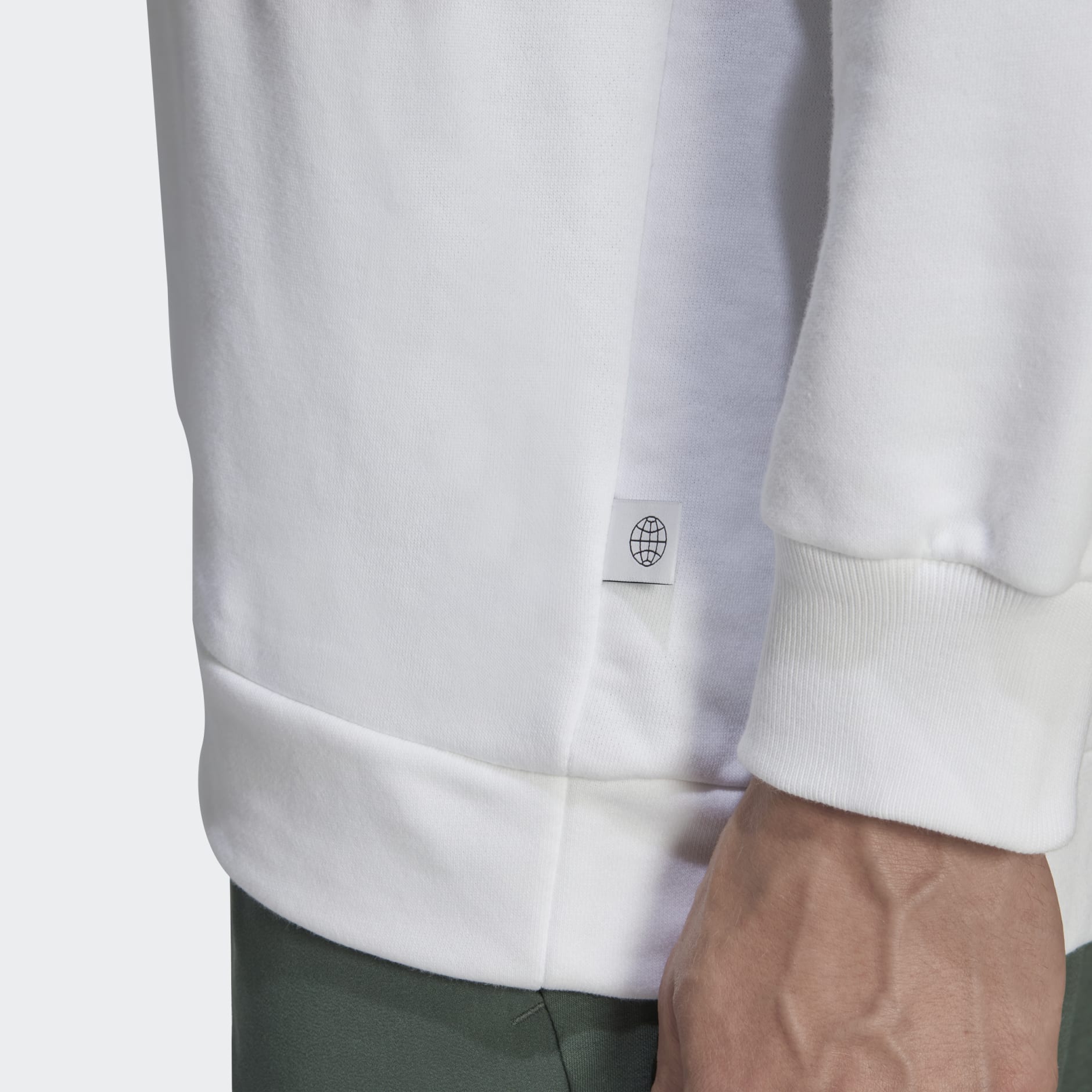 Future Icons Embroidered Badge of Sport Sweatshirt