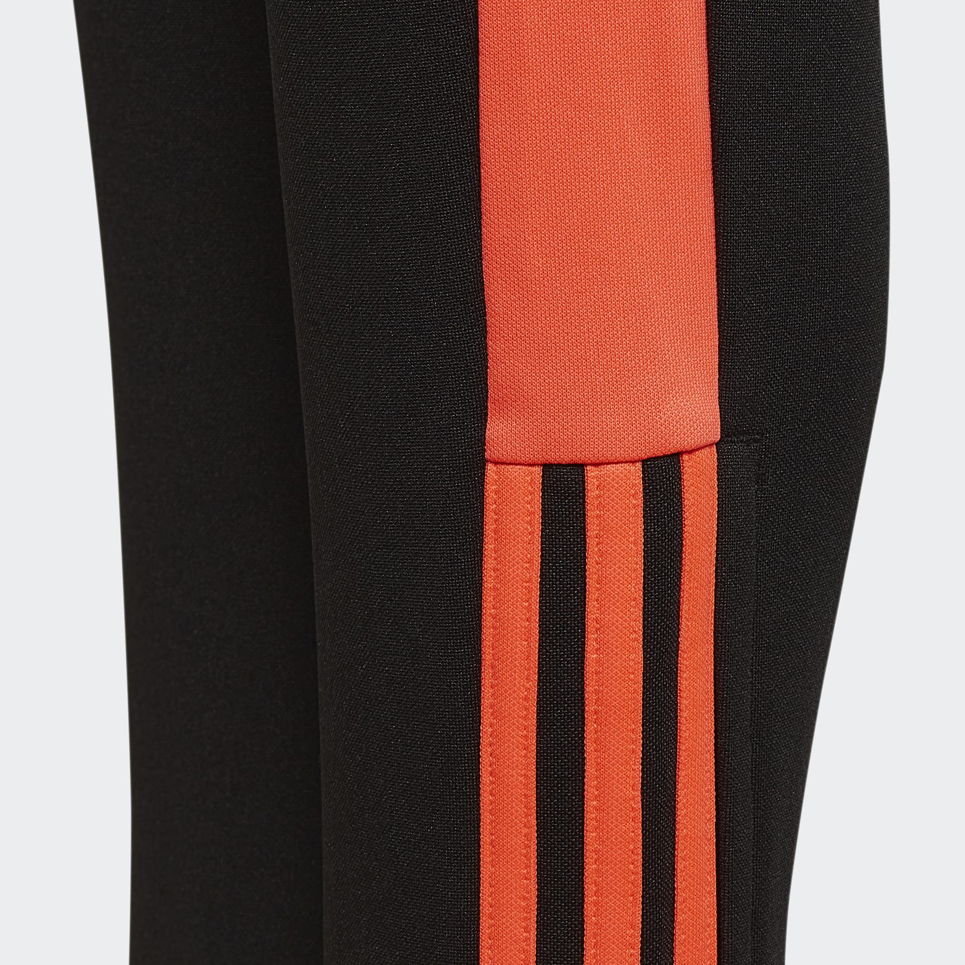 Tiro Essential Pants