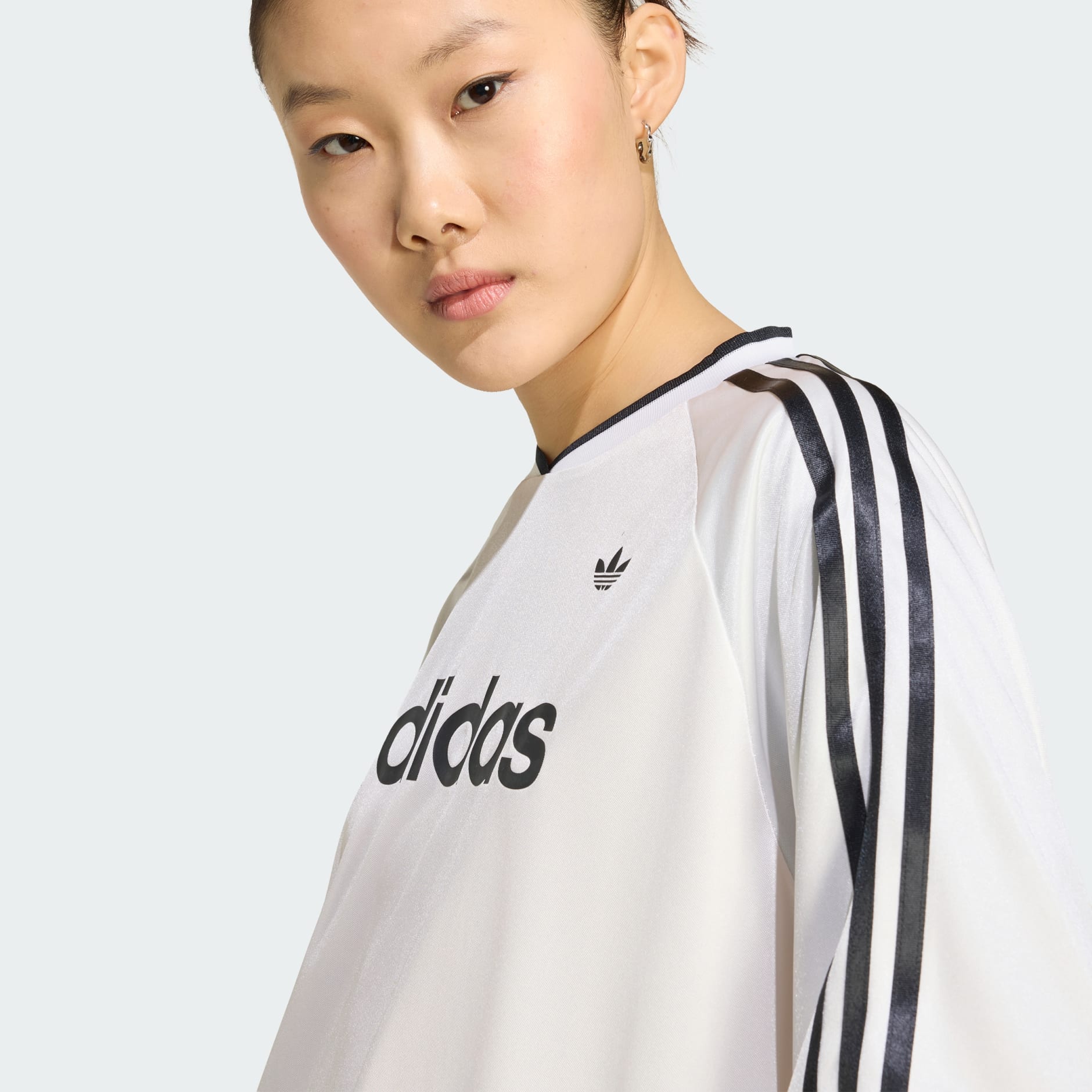 TRICOU DIN DANTELĂ CU M&Acirc;NECĂ LUNGĂ