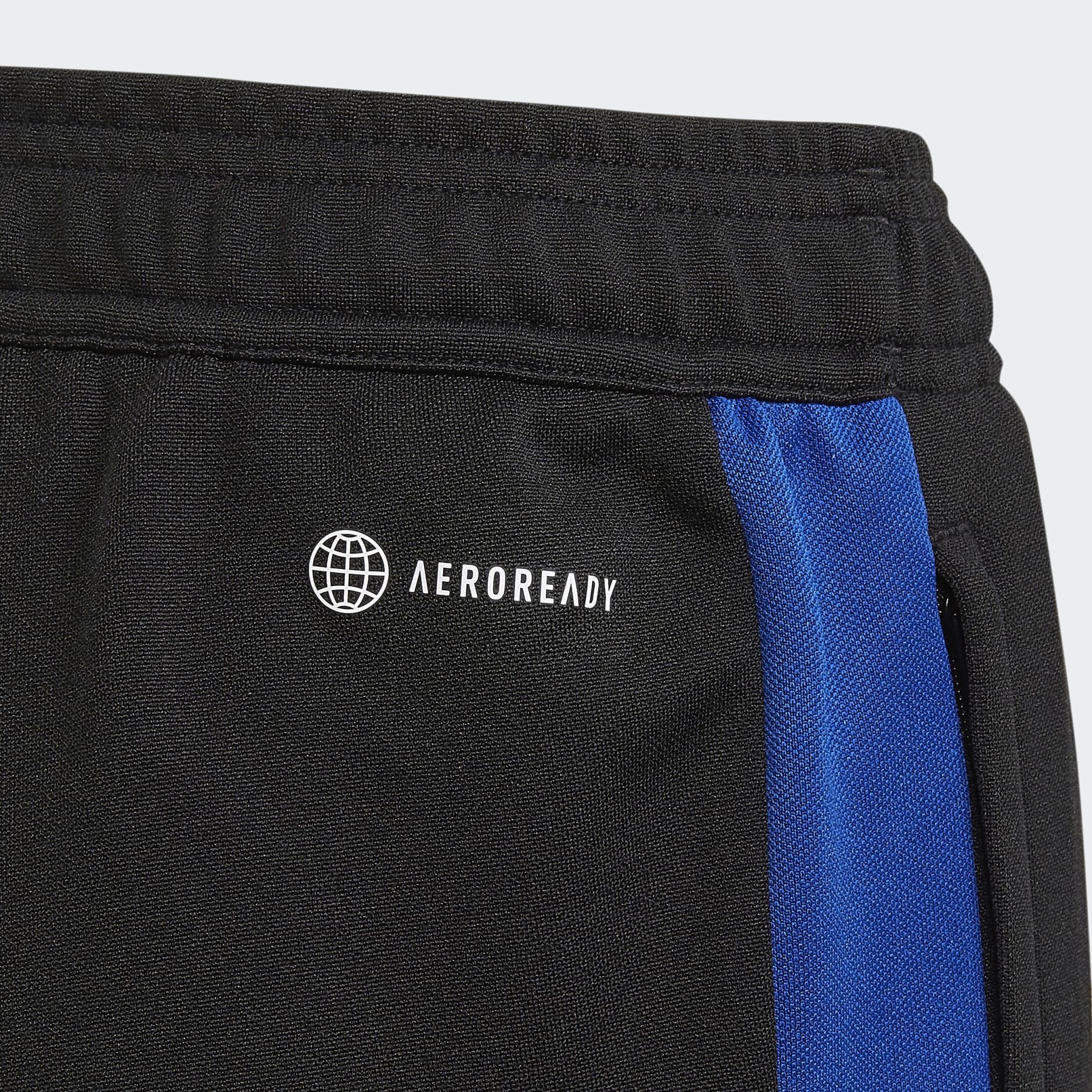 Tiro Essential Pants