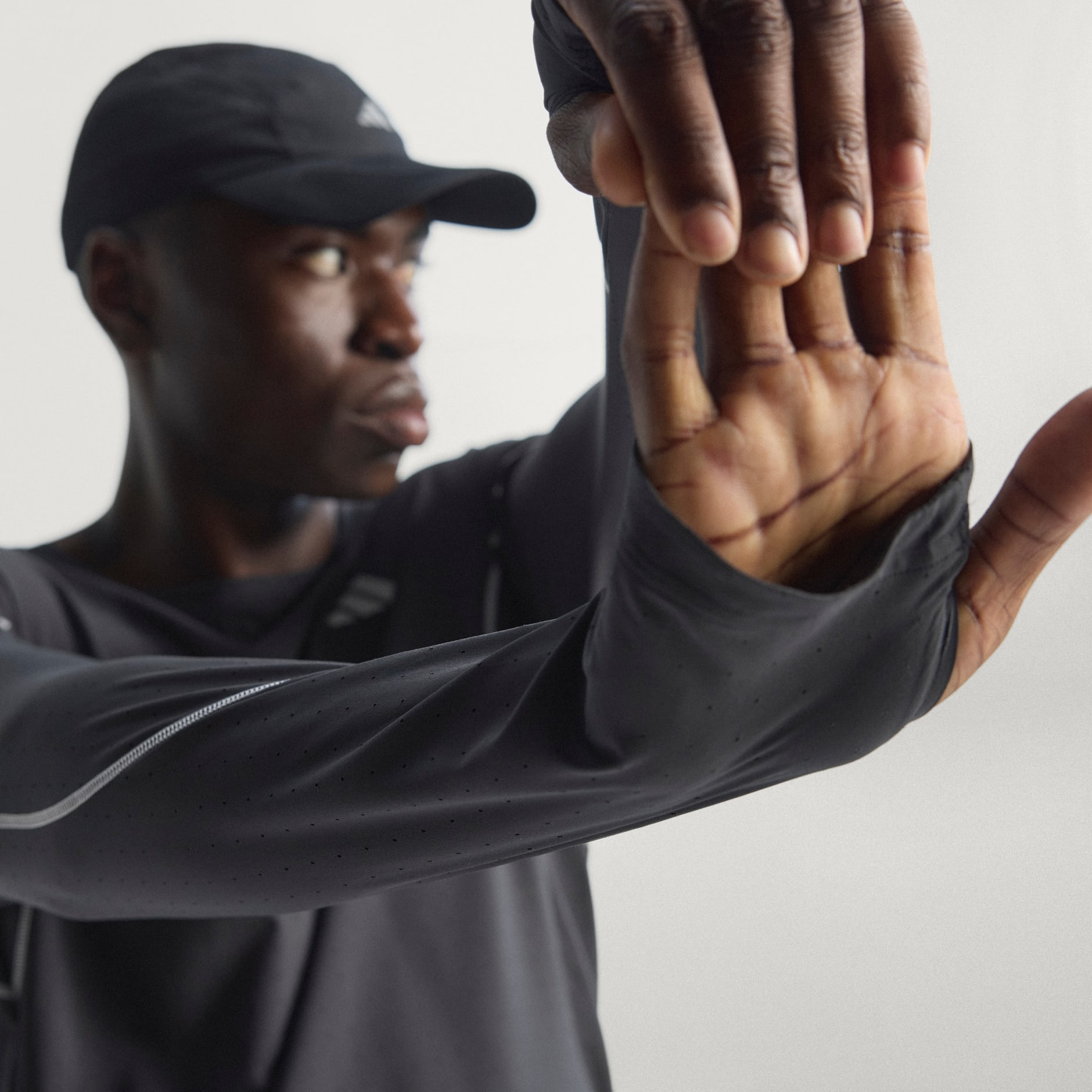 Clothing - Adizero BTN Running Long Sleeve Tee - Black | adidas Oman