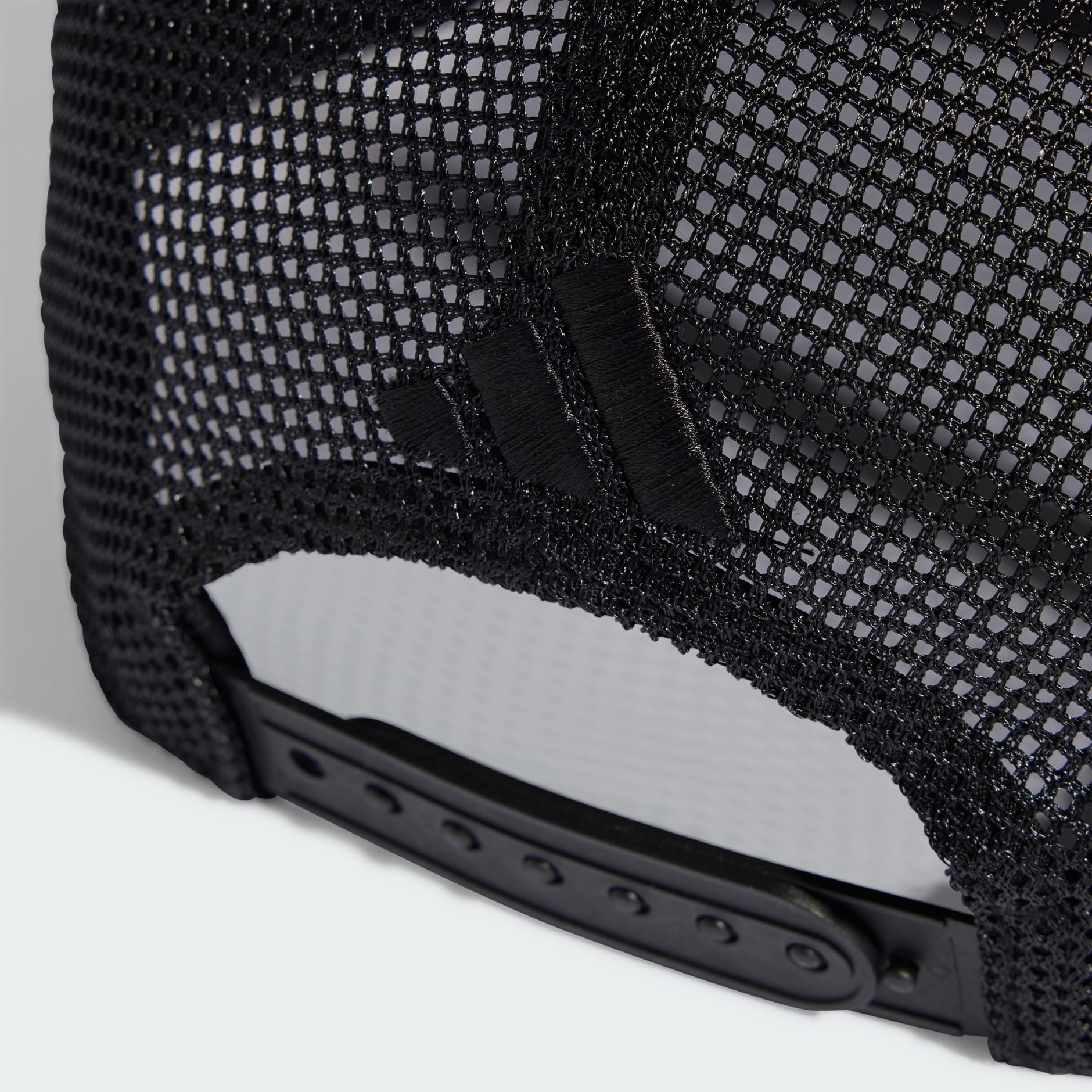 Mercedes - AMG Petronas Formula 1 Team Night Trucker Cap