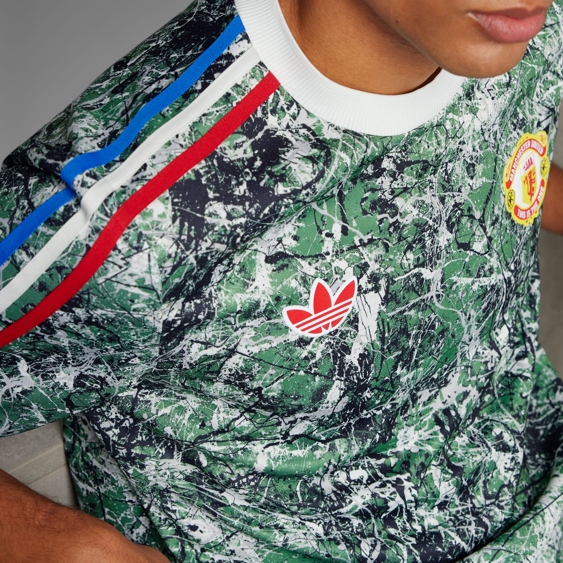 Men's Clothing - Manchester United Stone Roses Originals Icon Jersey ...
