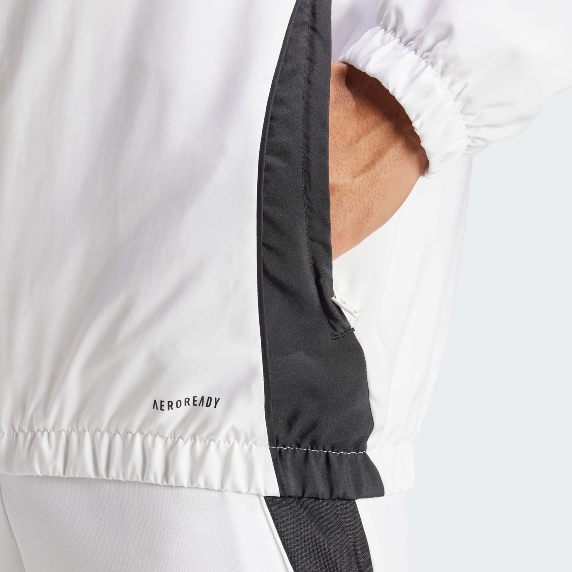 Tiro 24 Windbreaker