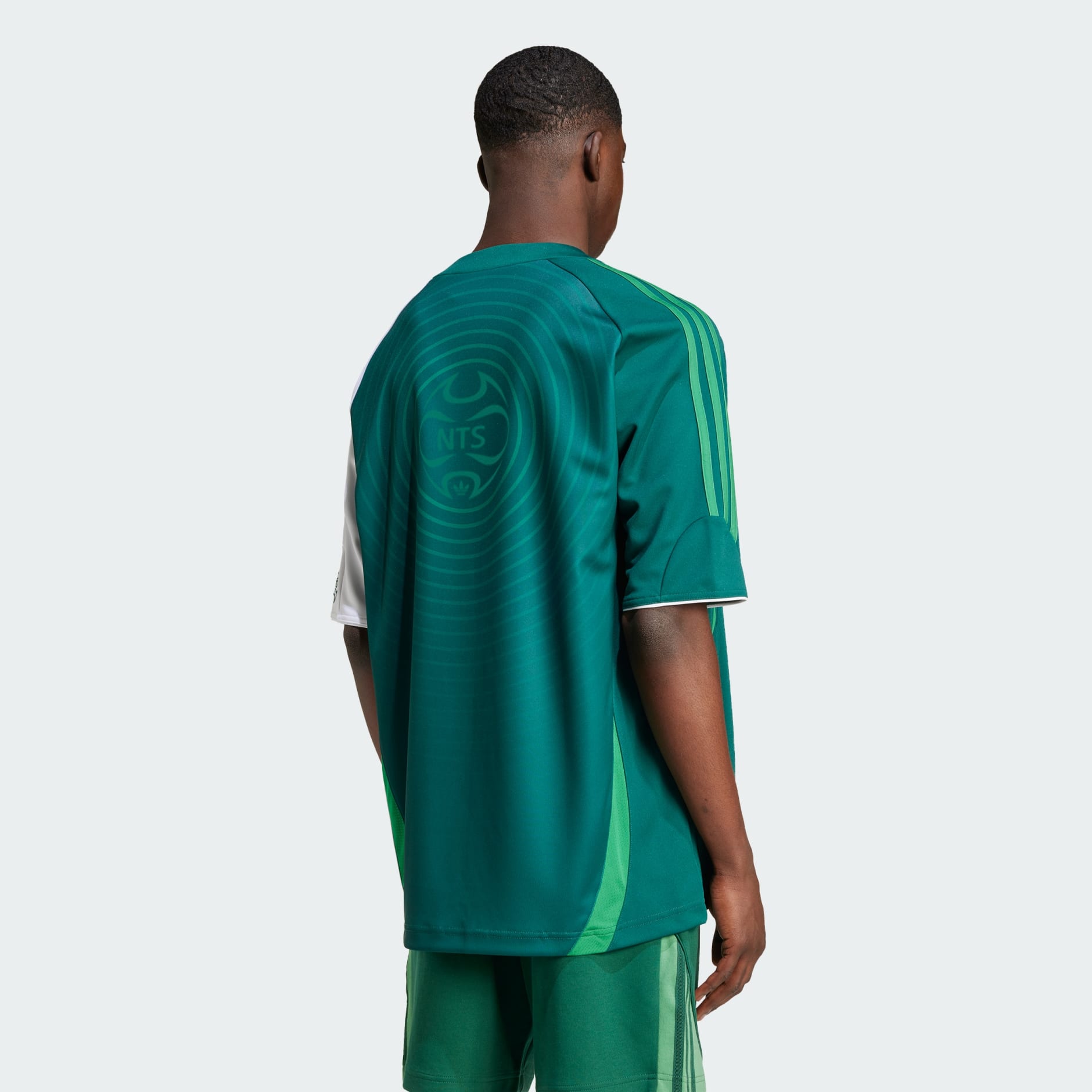 送関込★adidas Originals x NTS Radio★ジャージー/半袖シャツ Clothing - adidas x NTS Radio Jersey - Green | adidas Oman