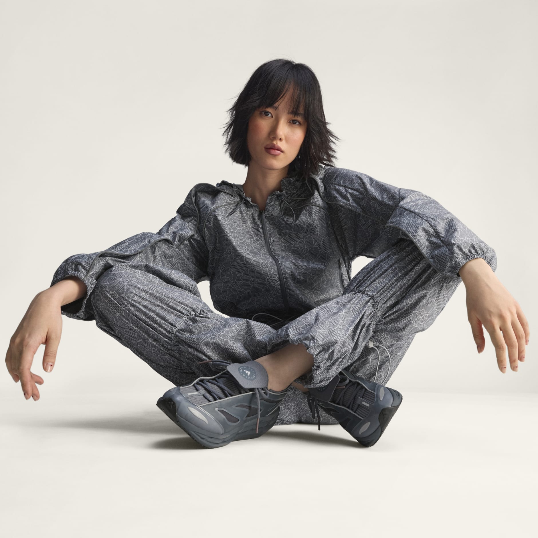 Pantaloni de trening adidas by Stella McCartney cu imprimeu