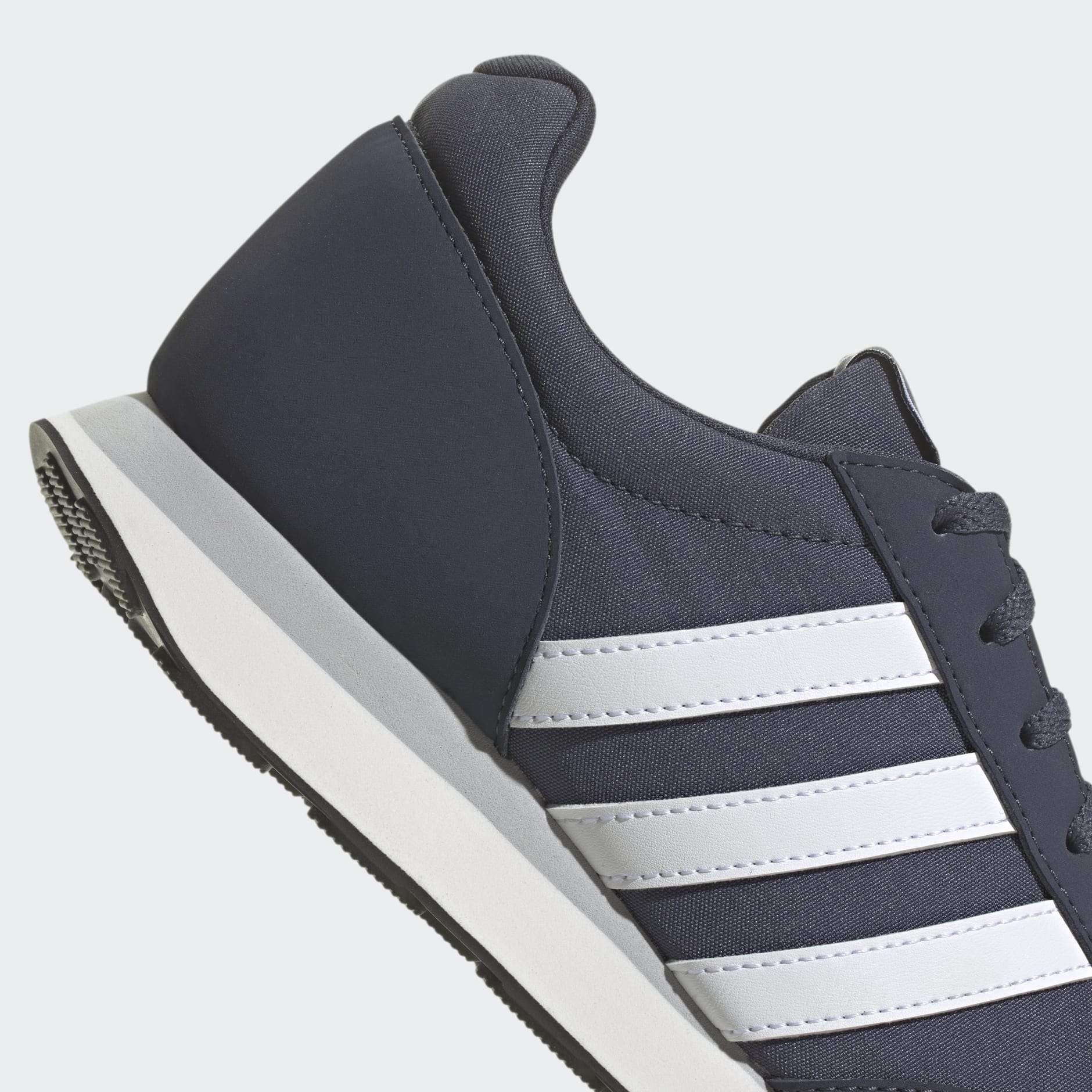 Adidas 60 descuento precio best sale