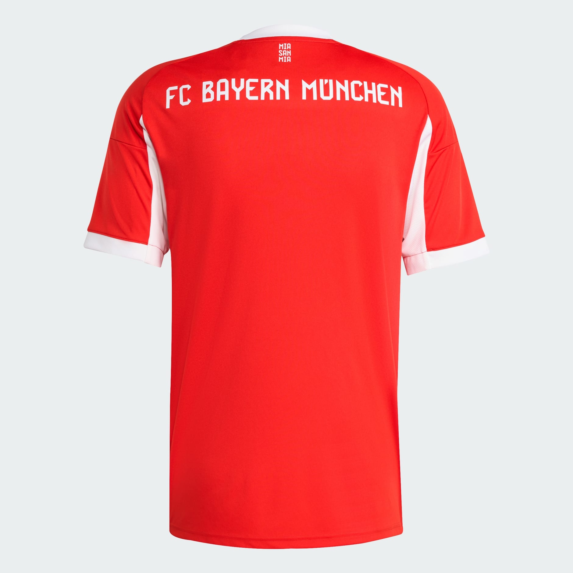 Tricou FC Bayern 25/26 (echipa feminină) pe teren propriu