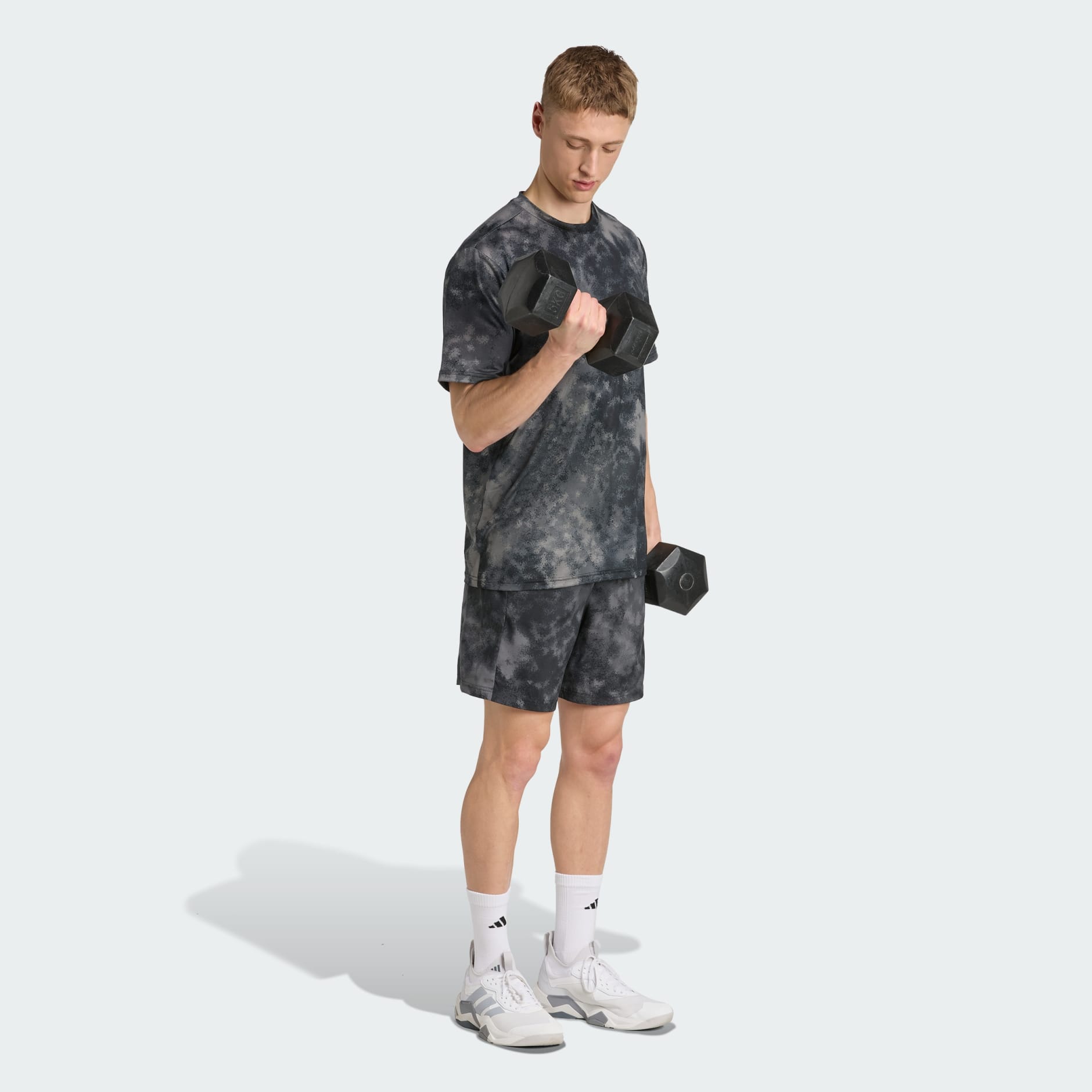 شورت Train Essentials Seasonal بطبعة كاملة