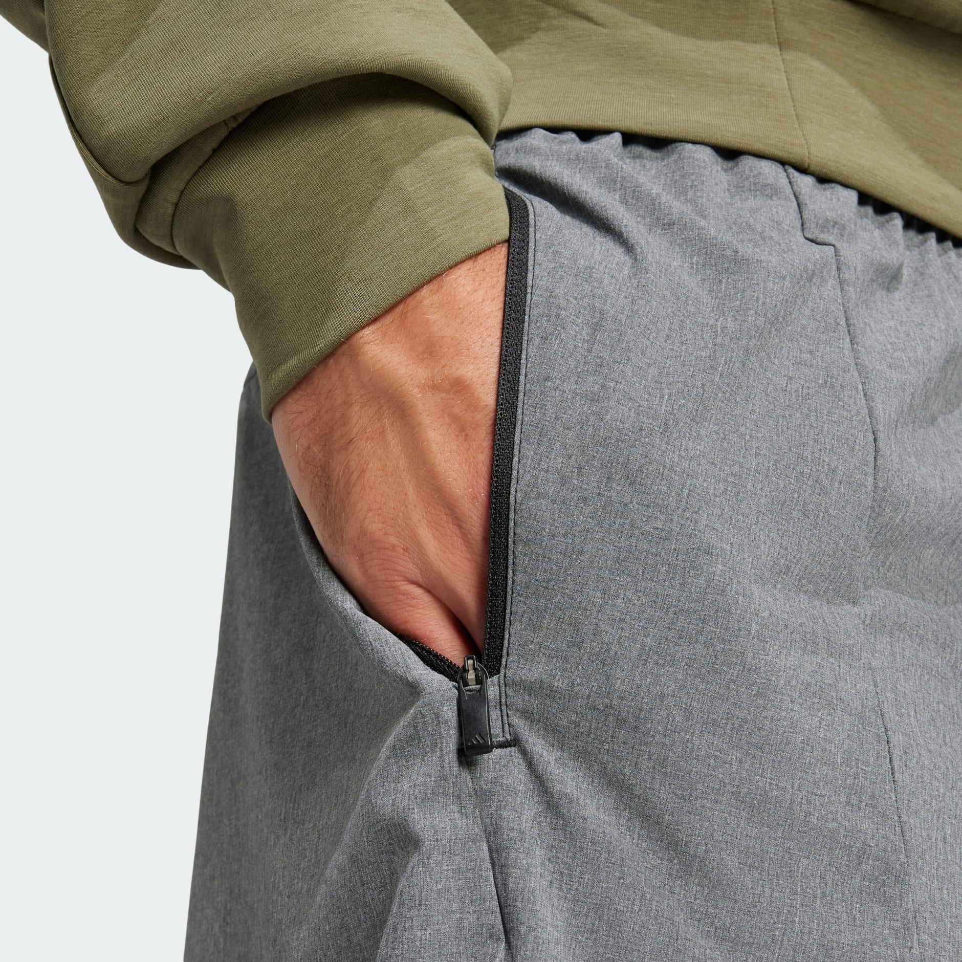 Short chin&eacute; Designed for Training