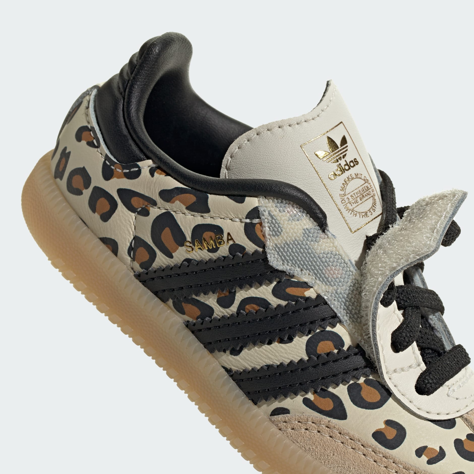 Pantofi Samba OG cu &icirc;nchidere confortabilă și șireturi elastice