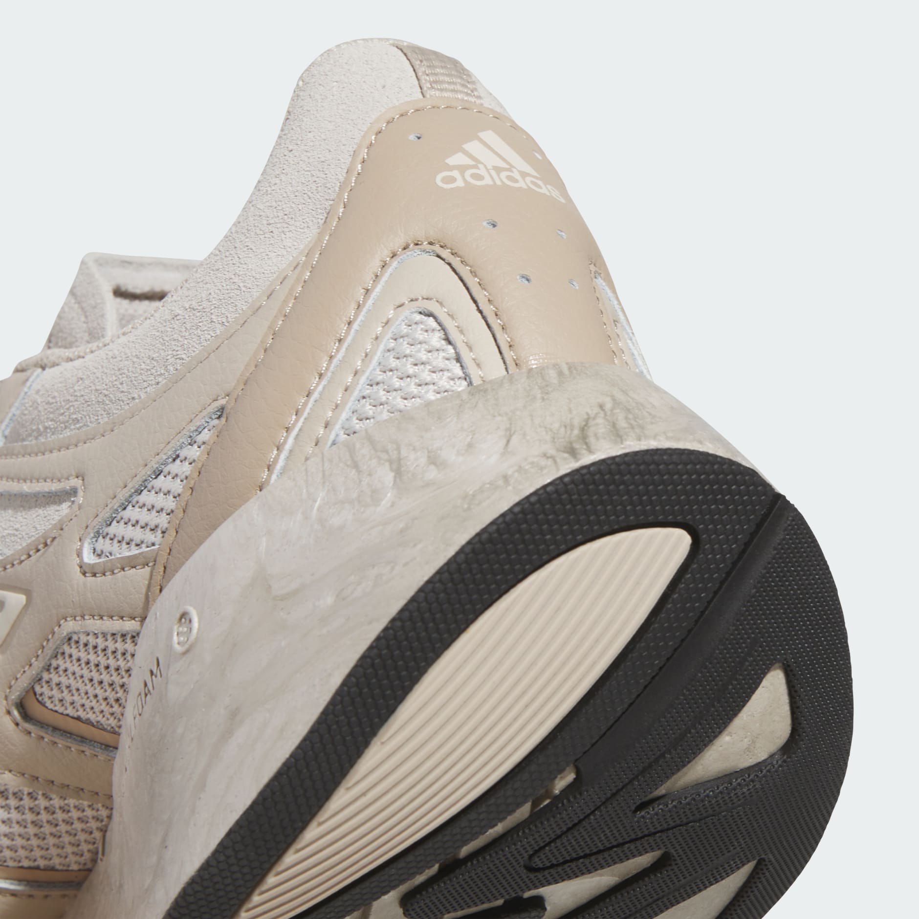 נעלי Adizero Aruku