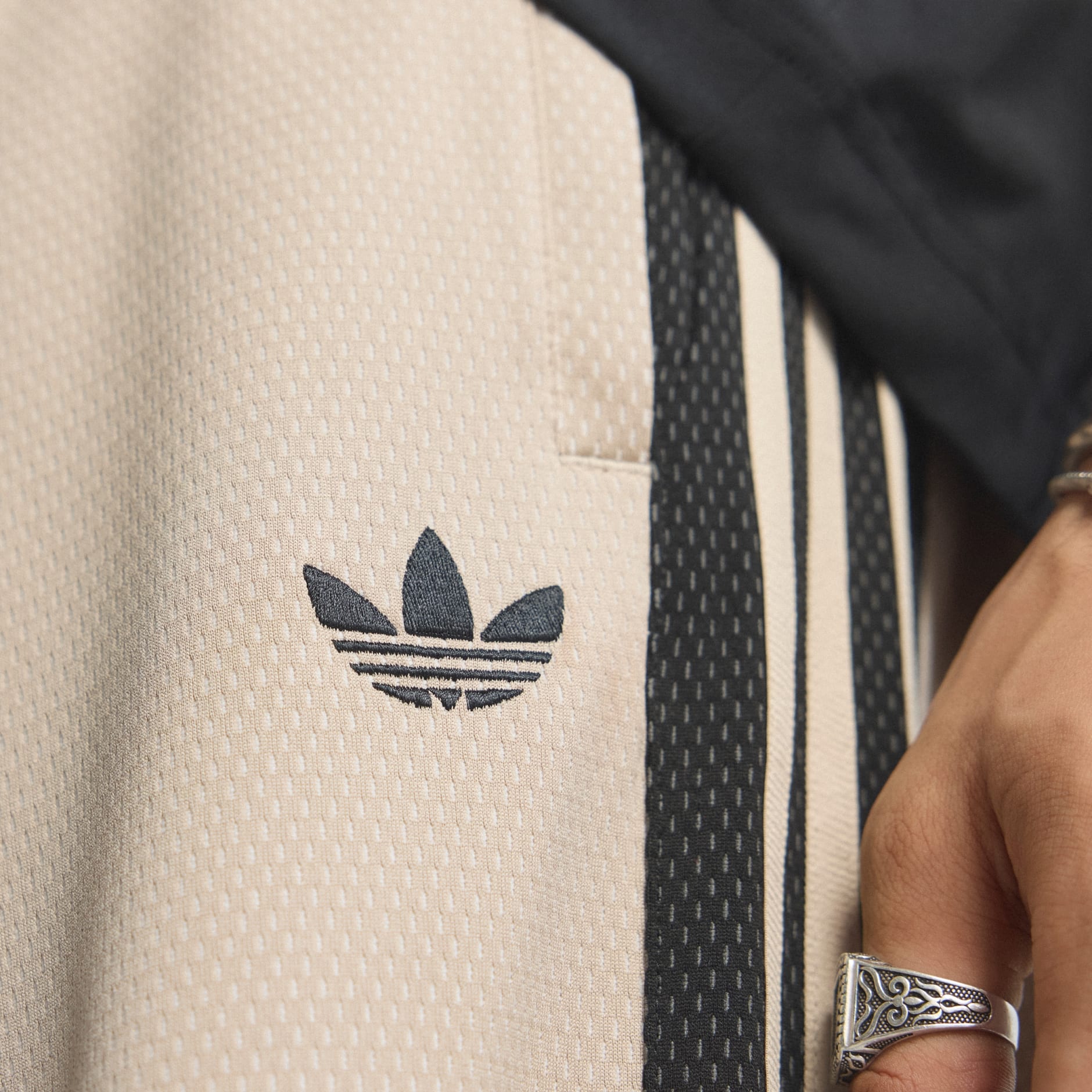 LOOSE MESH TRACKPANTS