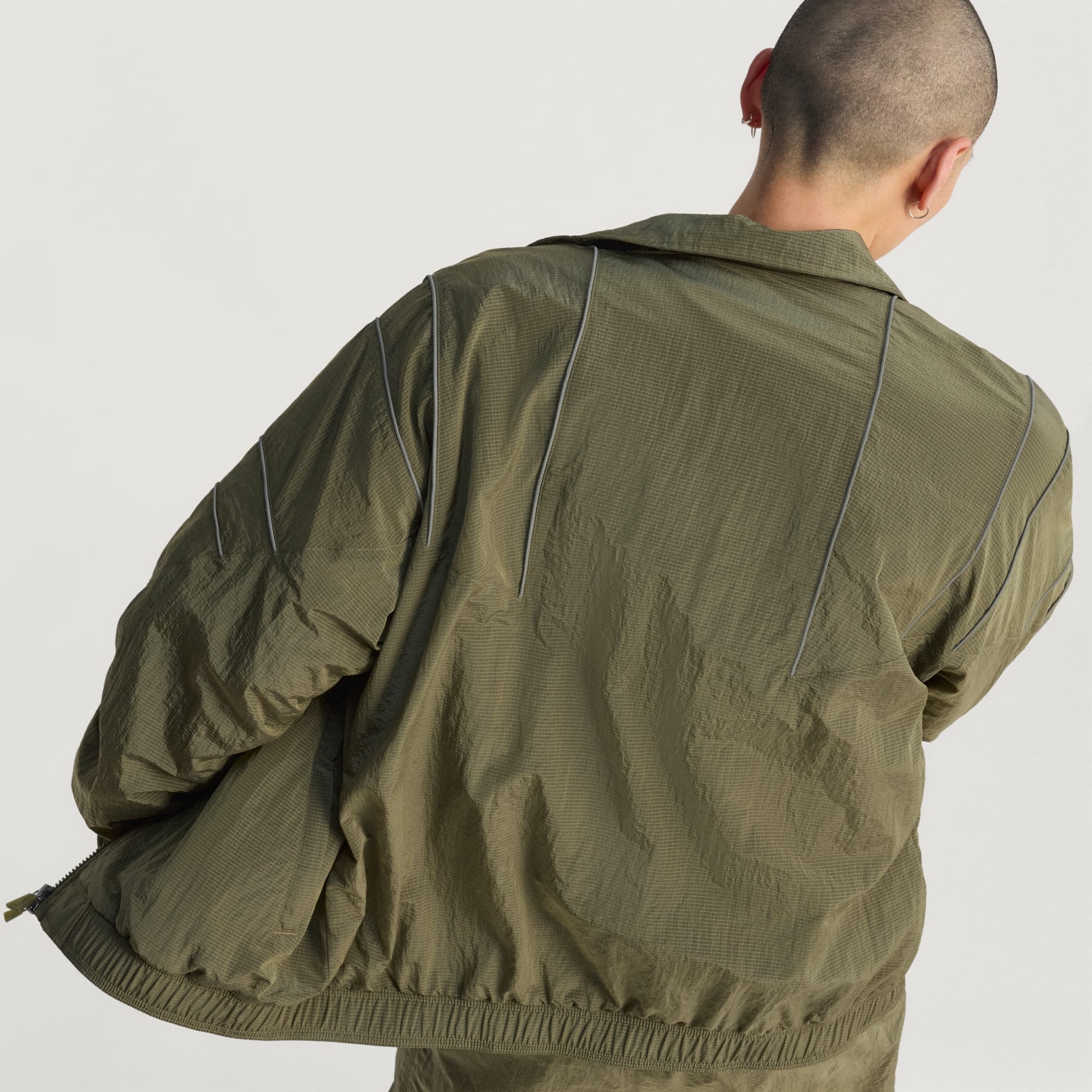 adidas 裝備運動風褸