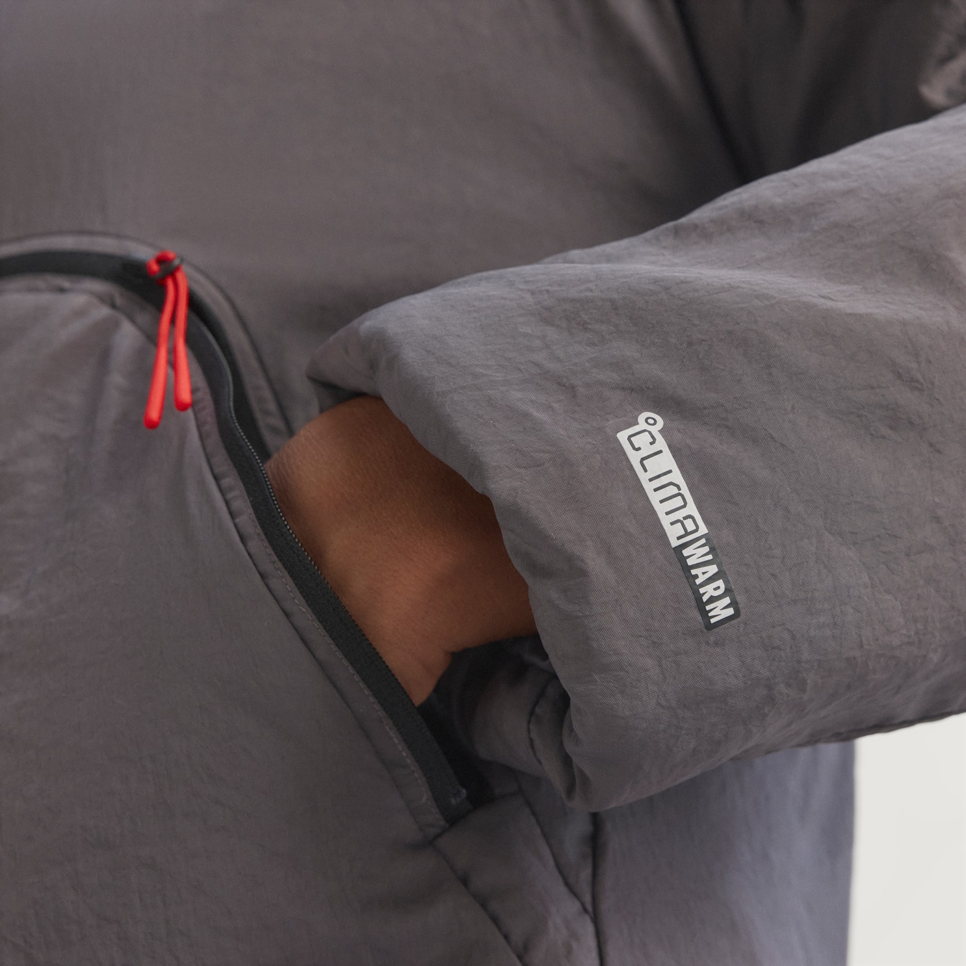 JACHETĂ CĂPTUȘITĂ AUDI REVOLUT F1 TEAM ENGINEERS & MARKETING