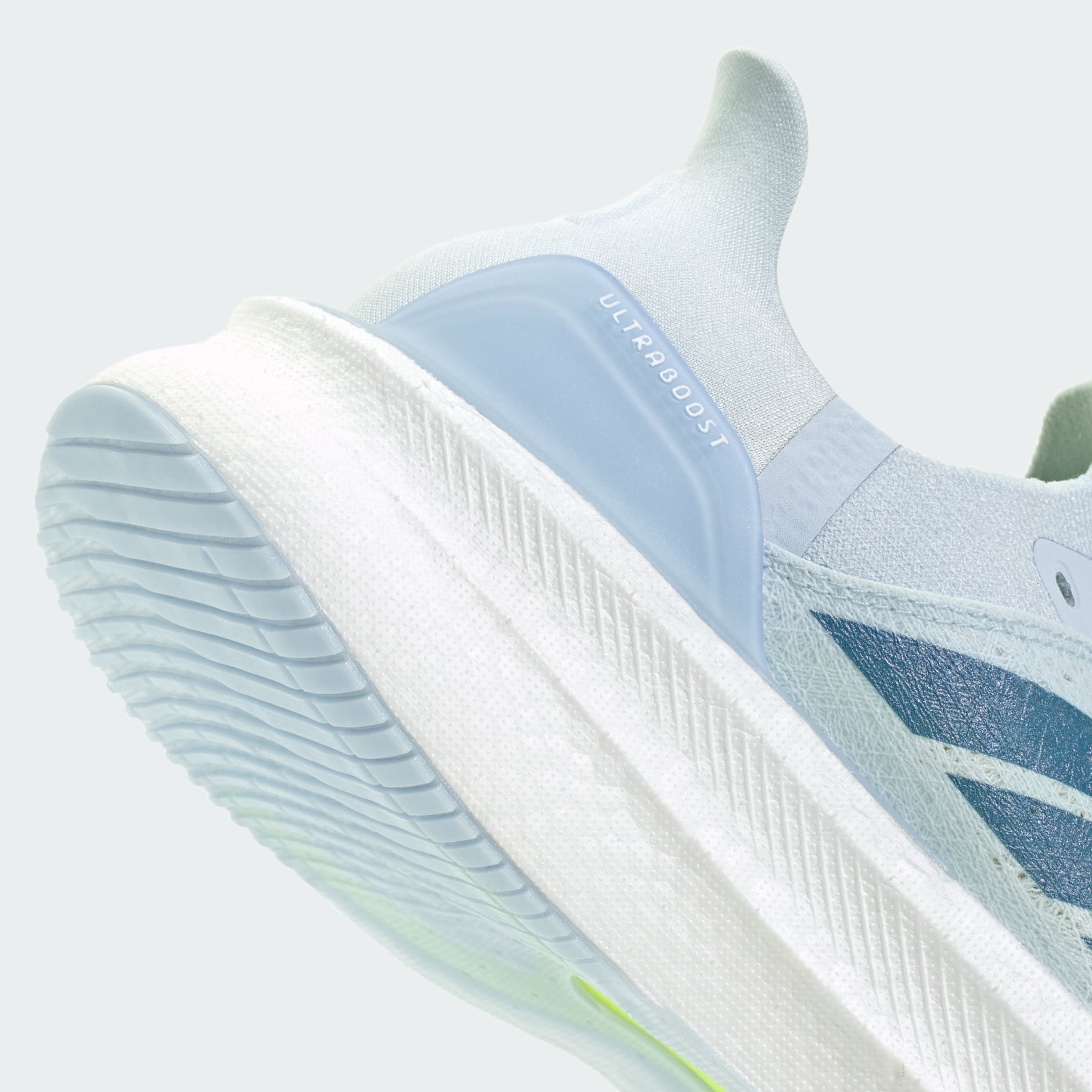 ULTRABOOST 5 STRUNG W