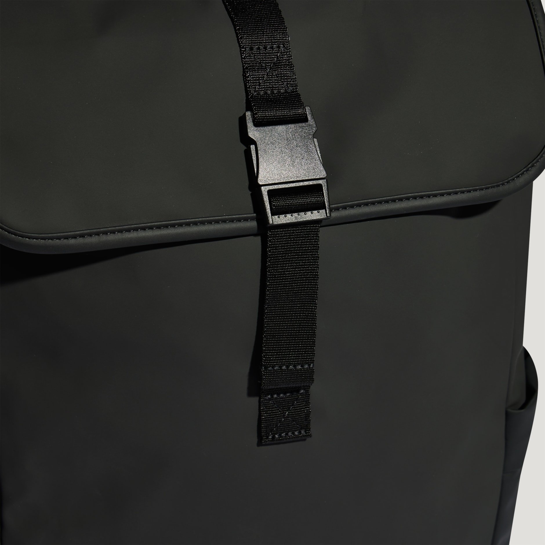 UNISEX URBAN SPORTS SLEEK BACKPACK