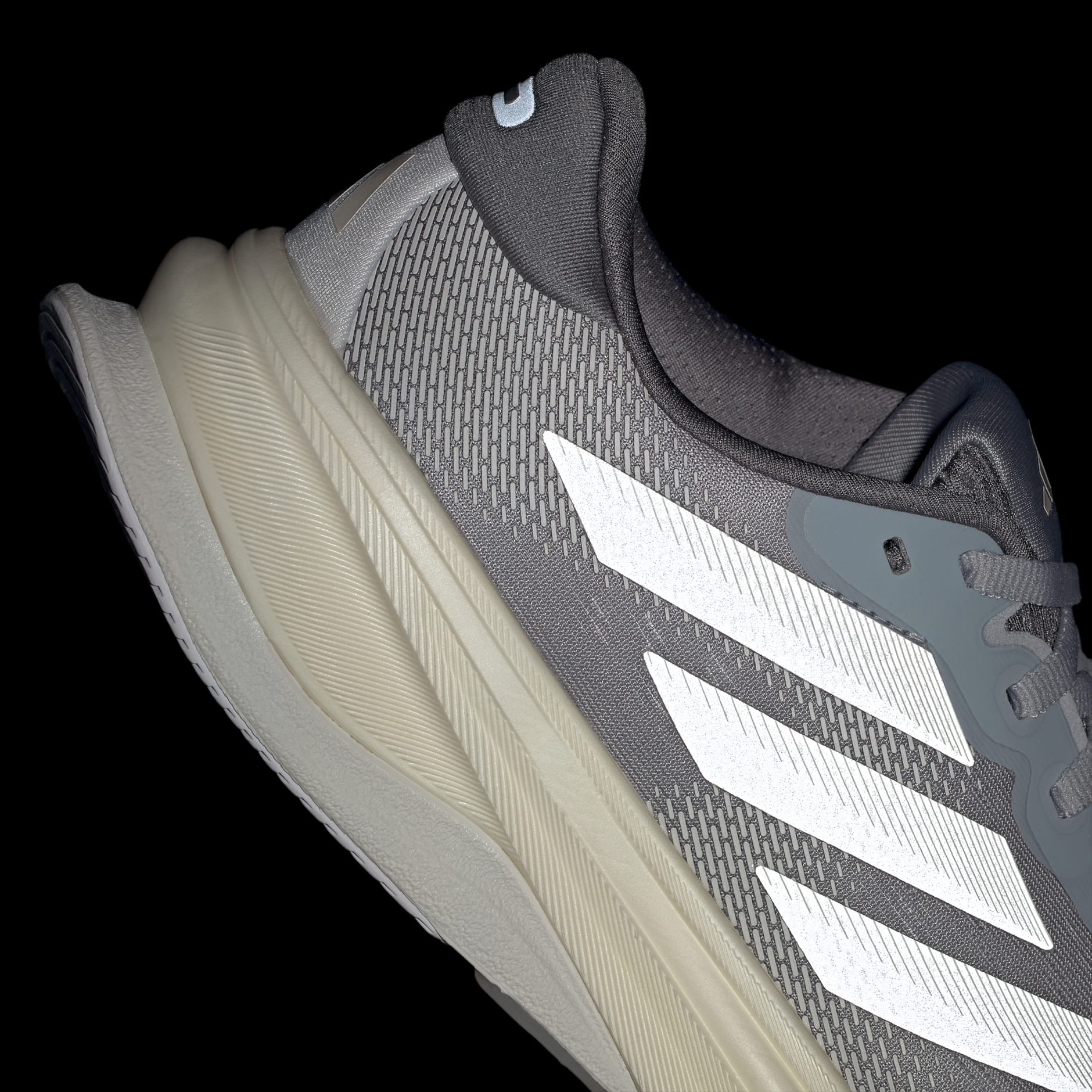 Pantofi de alergare Supernova Solution 2.0
