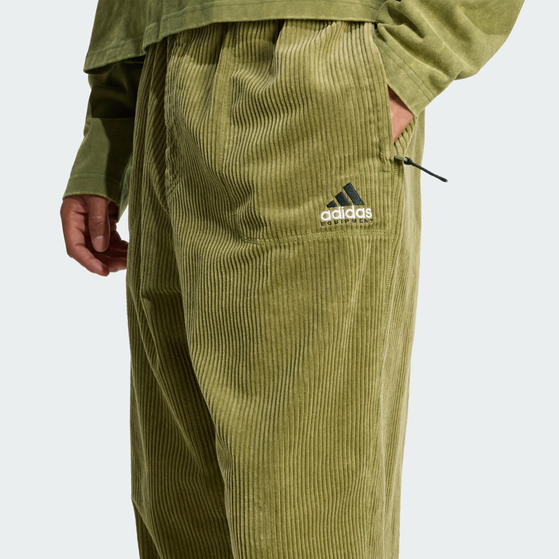 PANTALONI ADIDAS EQUIPMENT DIN CATIFEA REIATĂ