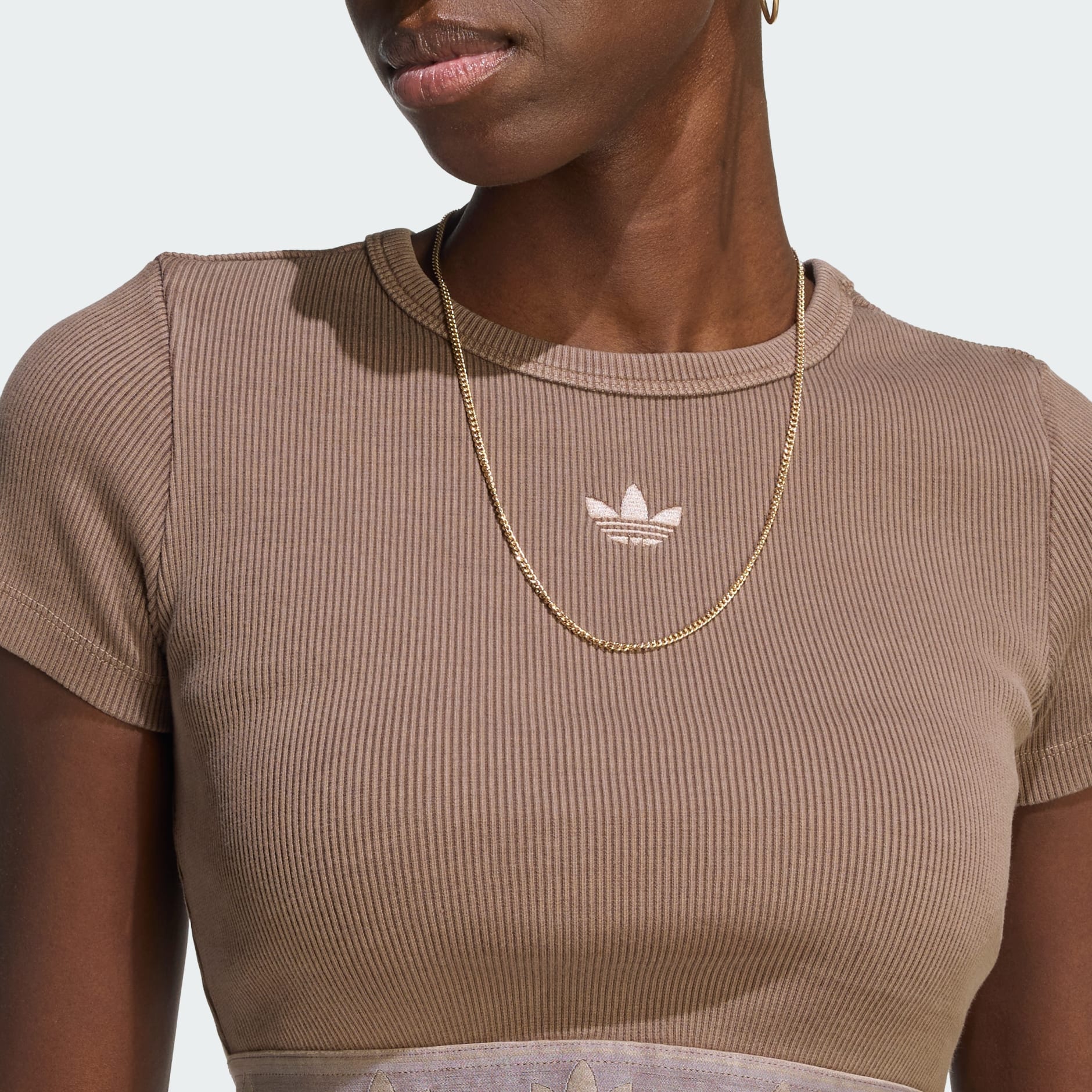 REBRASTA MAJICA ISPRANOG IZGLEDA ESSENTIALS