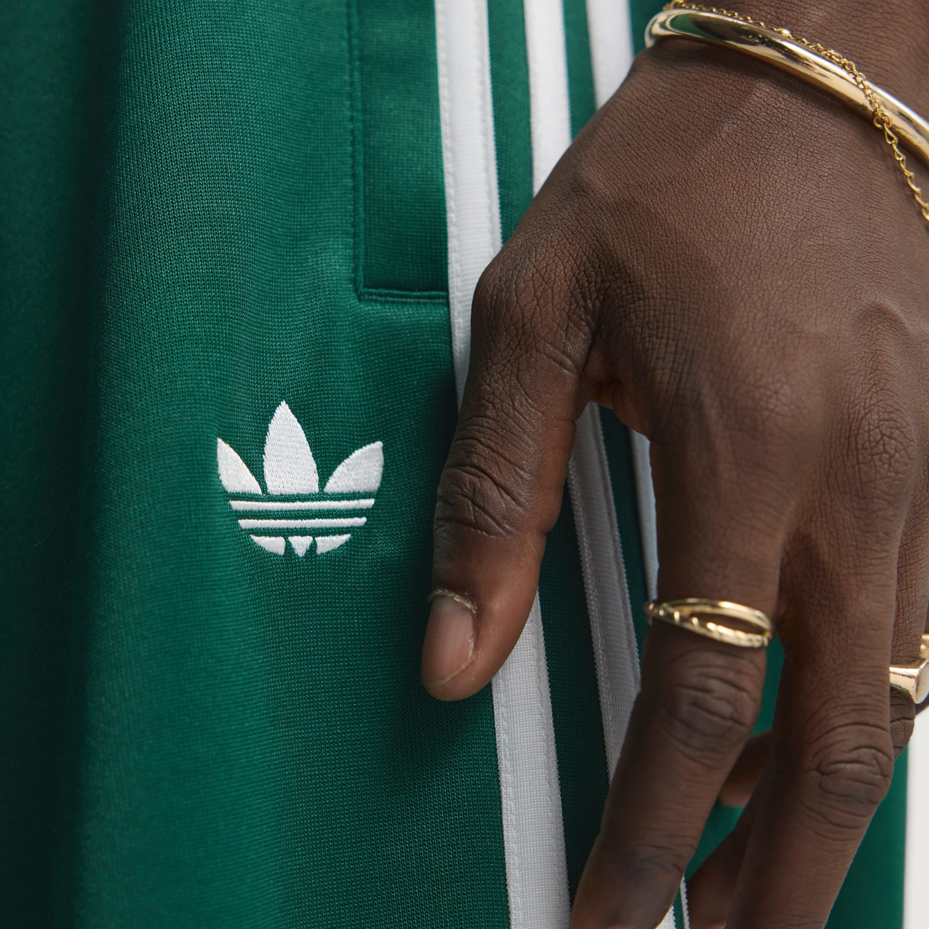 DONJI DIO TRENIRKE KLASIČNOG KROJA