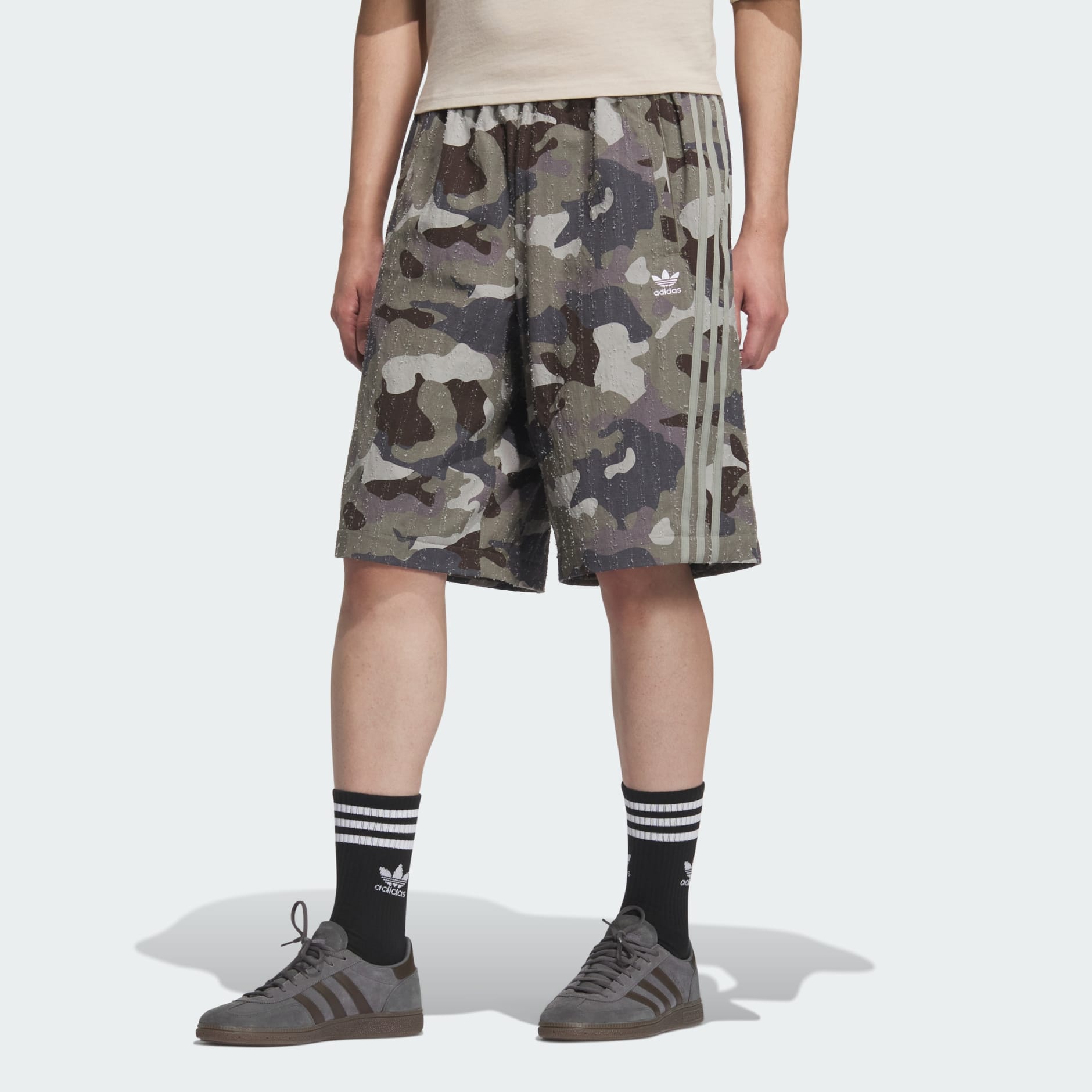 完売必須 adidas Originals Leaf Camo Print Satin Cargo Pants adidas Originals Leaf Camo Print Satin Cargo Pants - Black