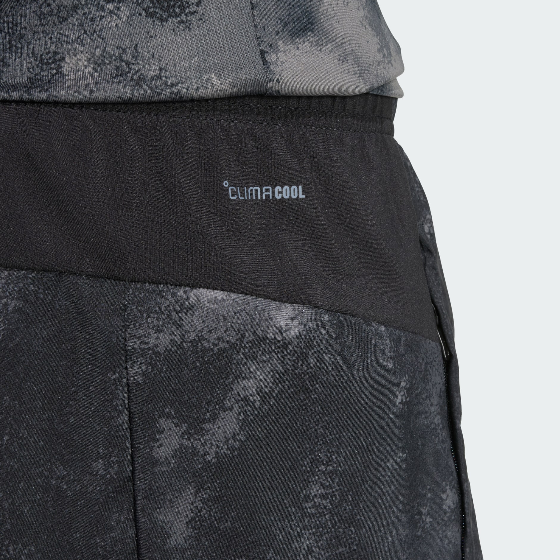 شورت Train Essentials Seasonal بطبعة كاملة