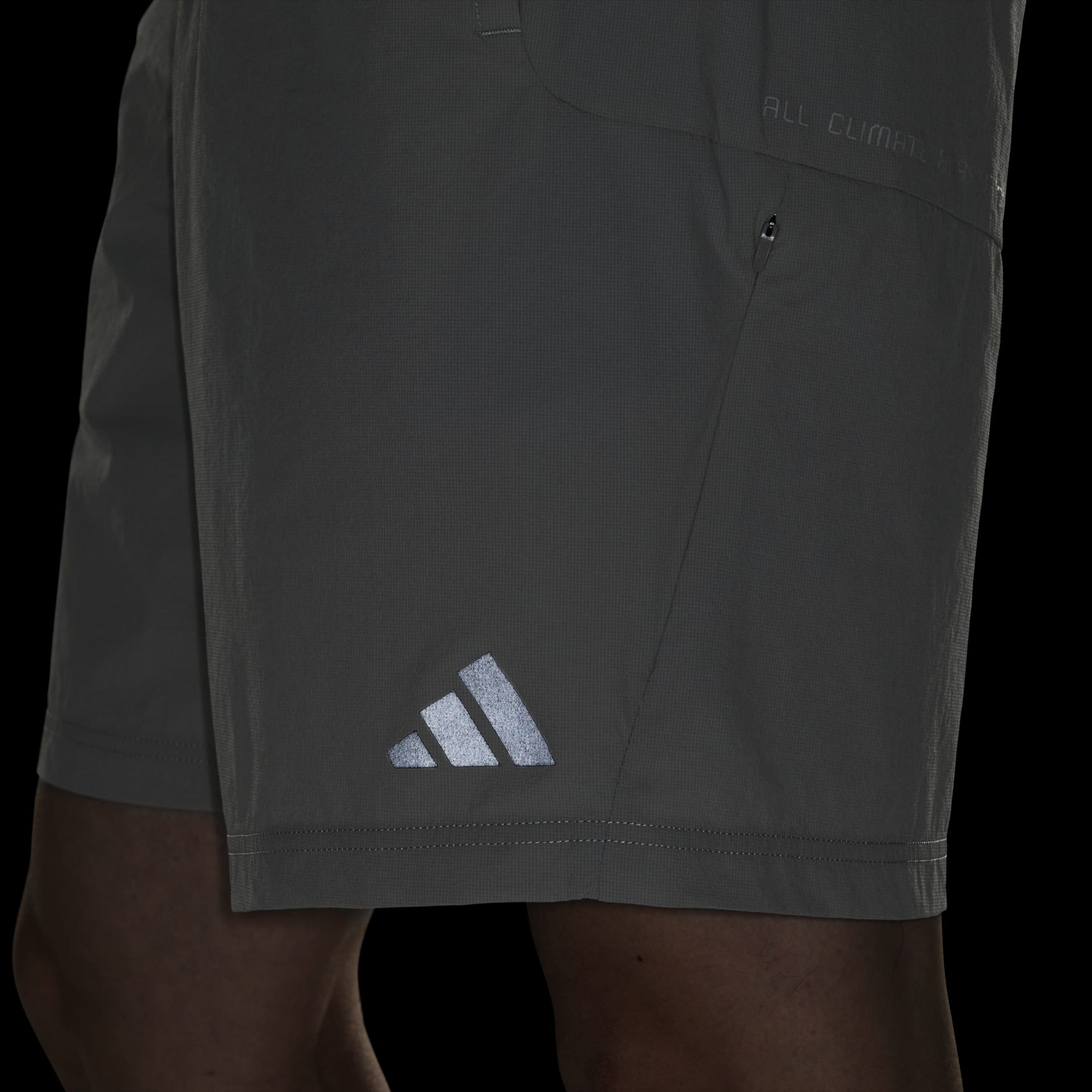 Modern Tech 輕盈梭織短褲