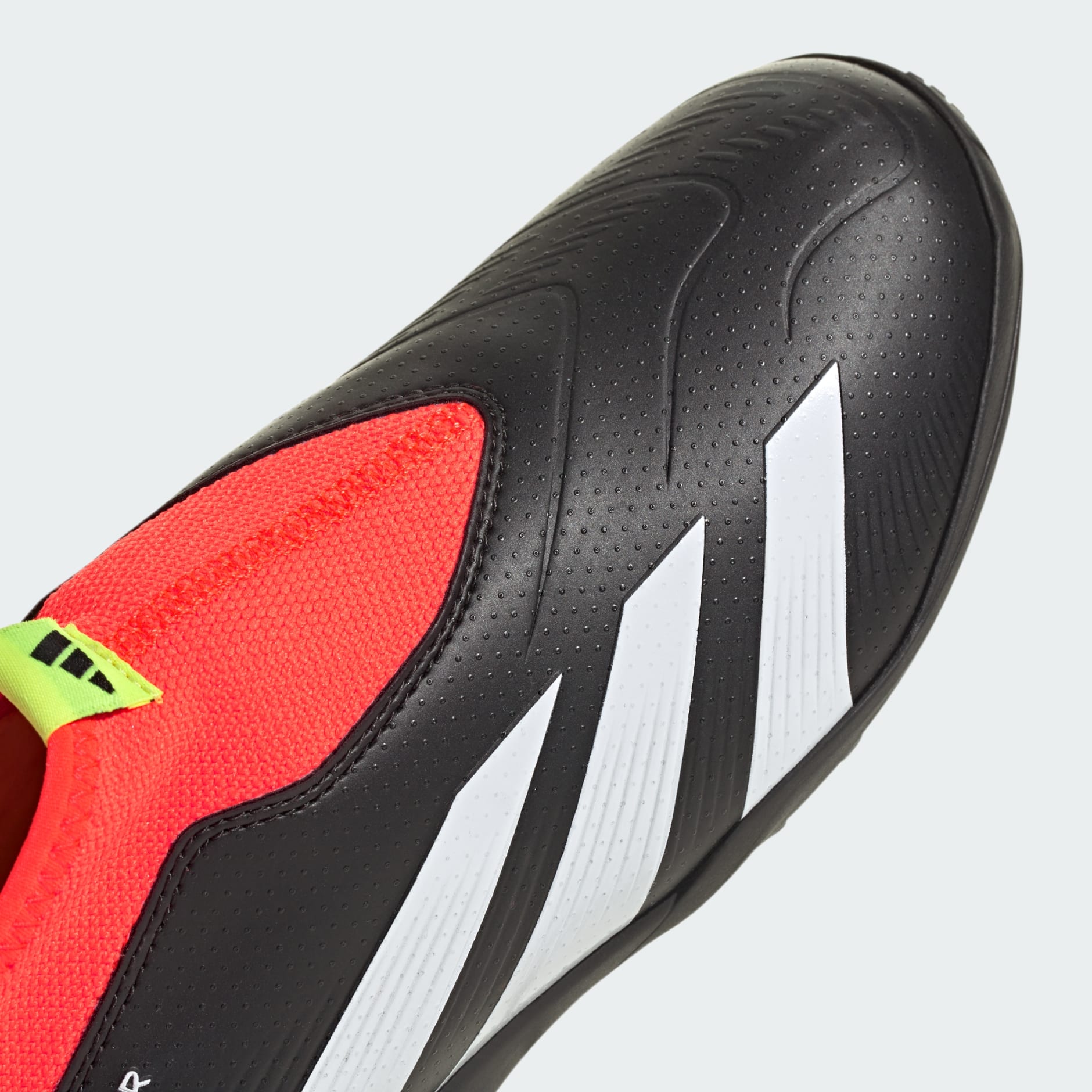 حذاء Predator 24 League Laceless Turf