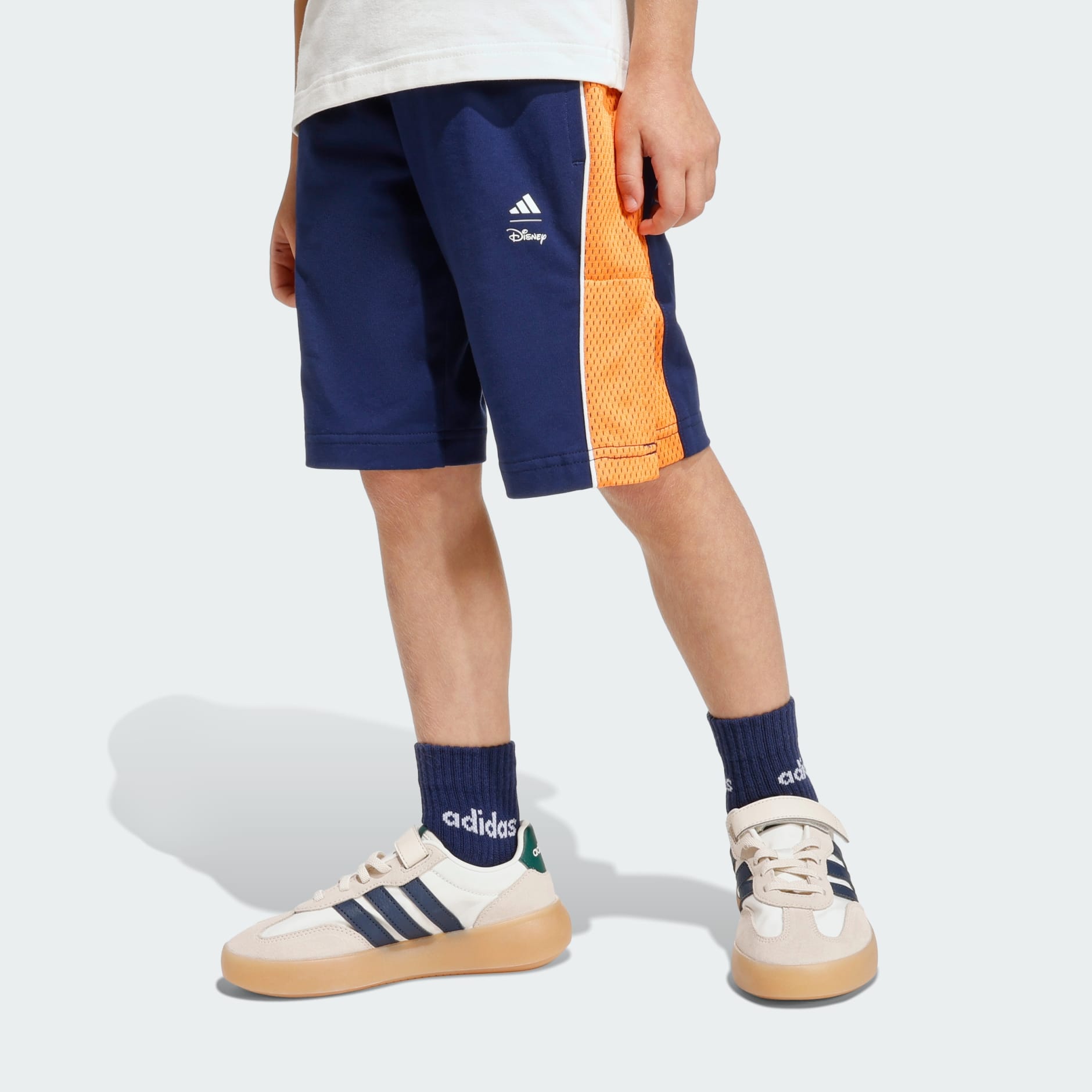 طقم تيشيرت مزيَّن برسمة ميكي ماوس من أديداس وديزني