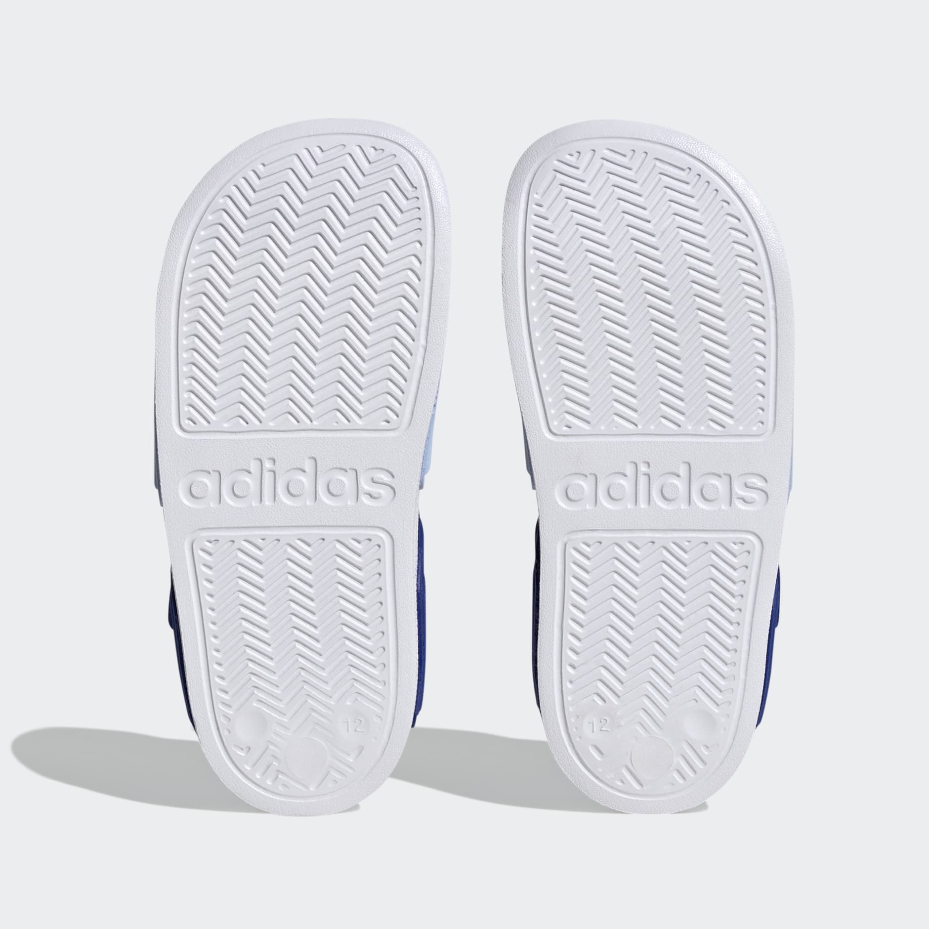 סנדלי Adilette
