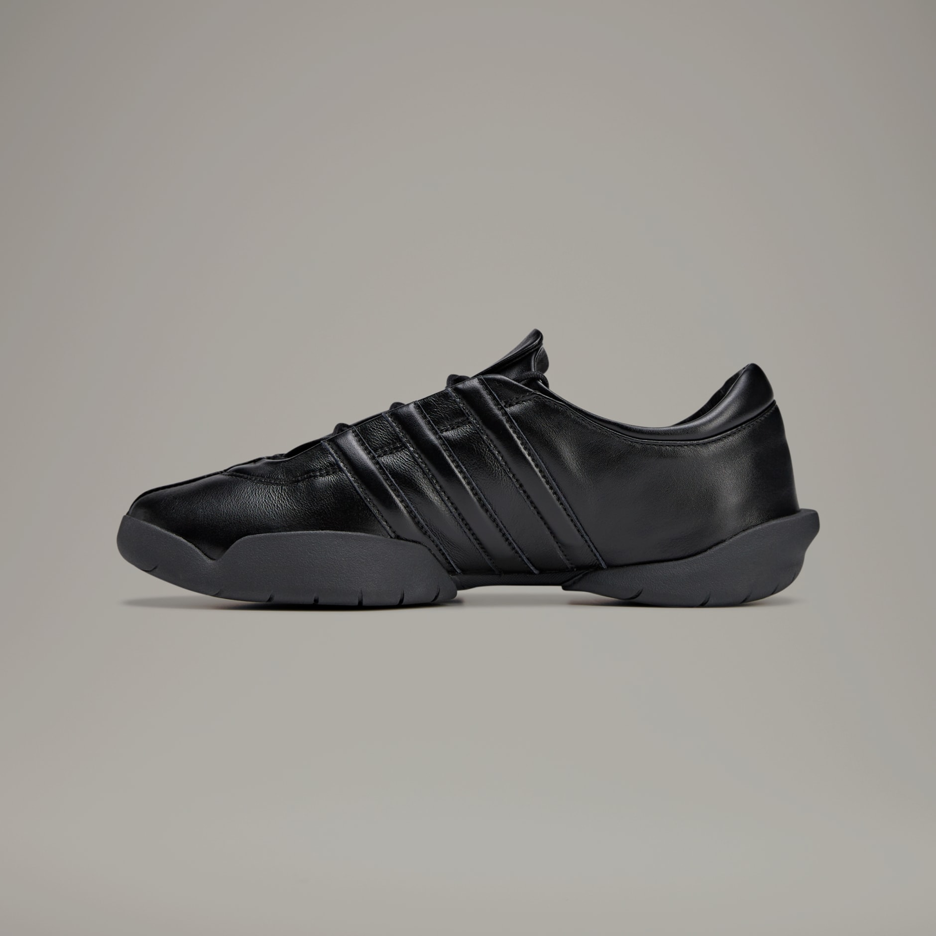 Shoes - Y-3 Regu - Black | adidas South Africa