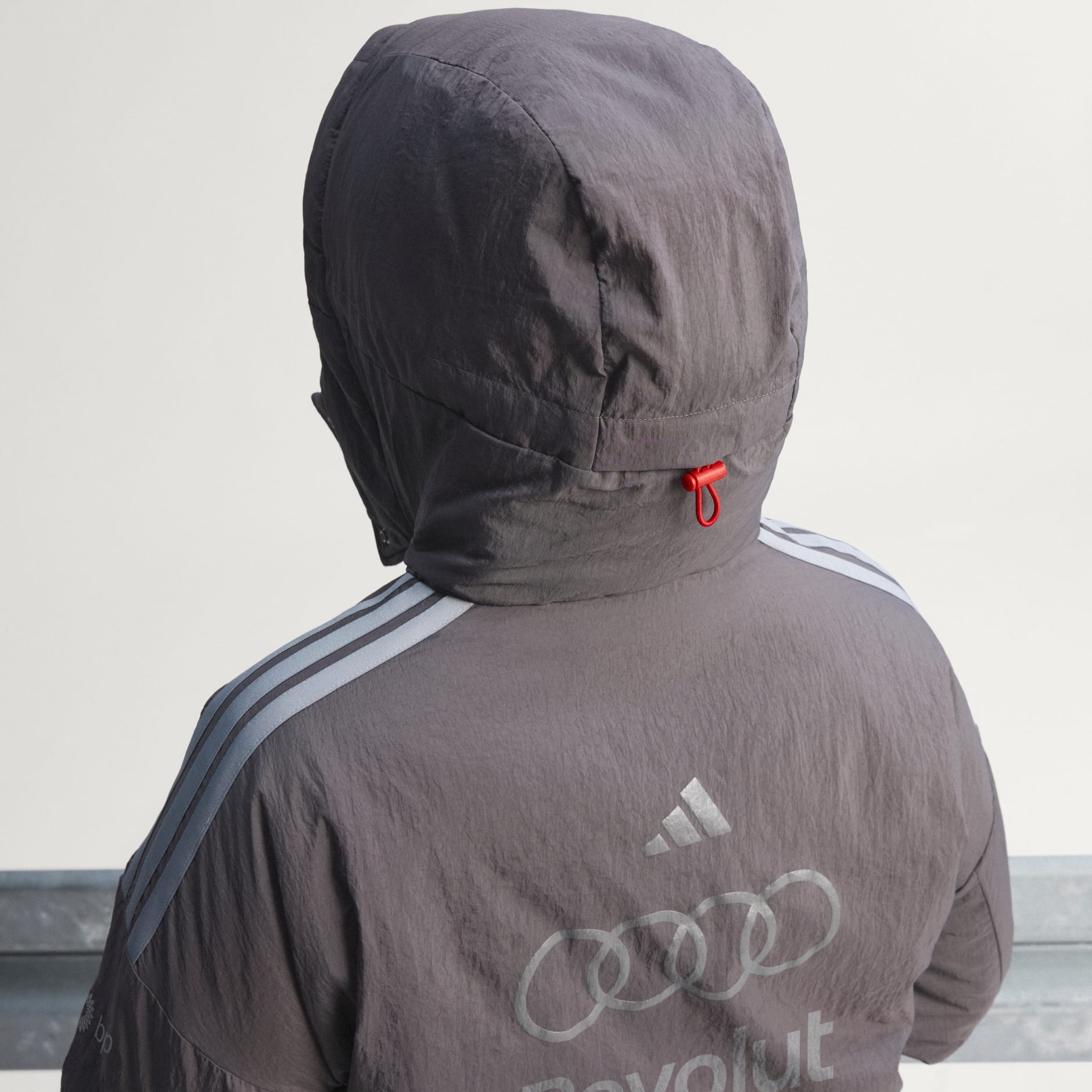 JACHETĂ CĂPTUȘITĂ AUDI REVOLUT F1 TEAM ENGINEERS & MARKETING