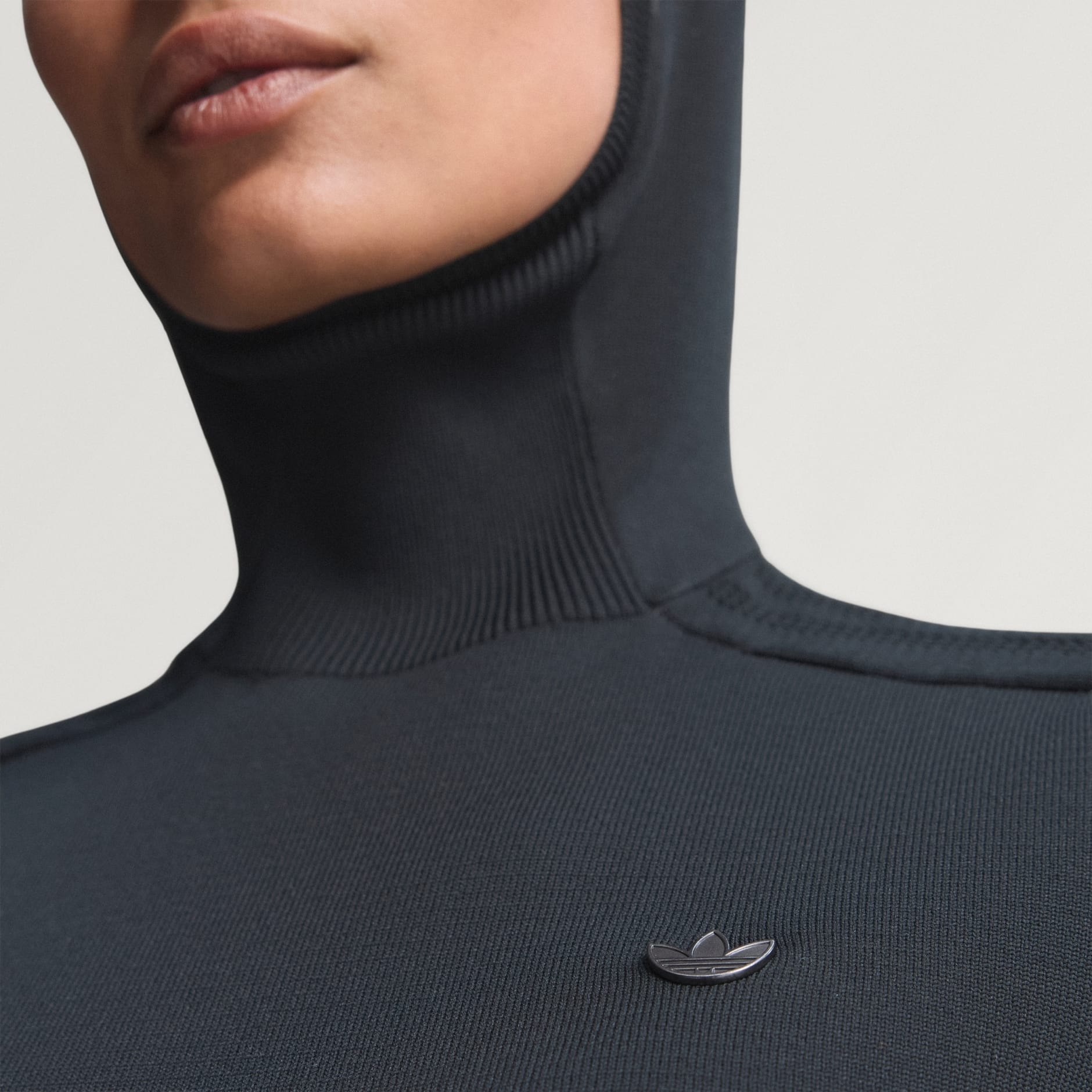 KNITTED HOODED LONG SLEEVE