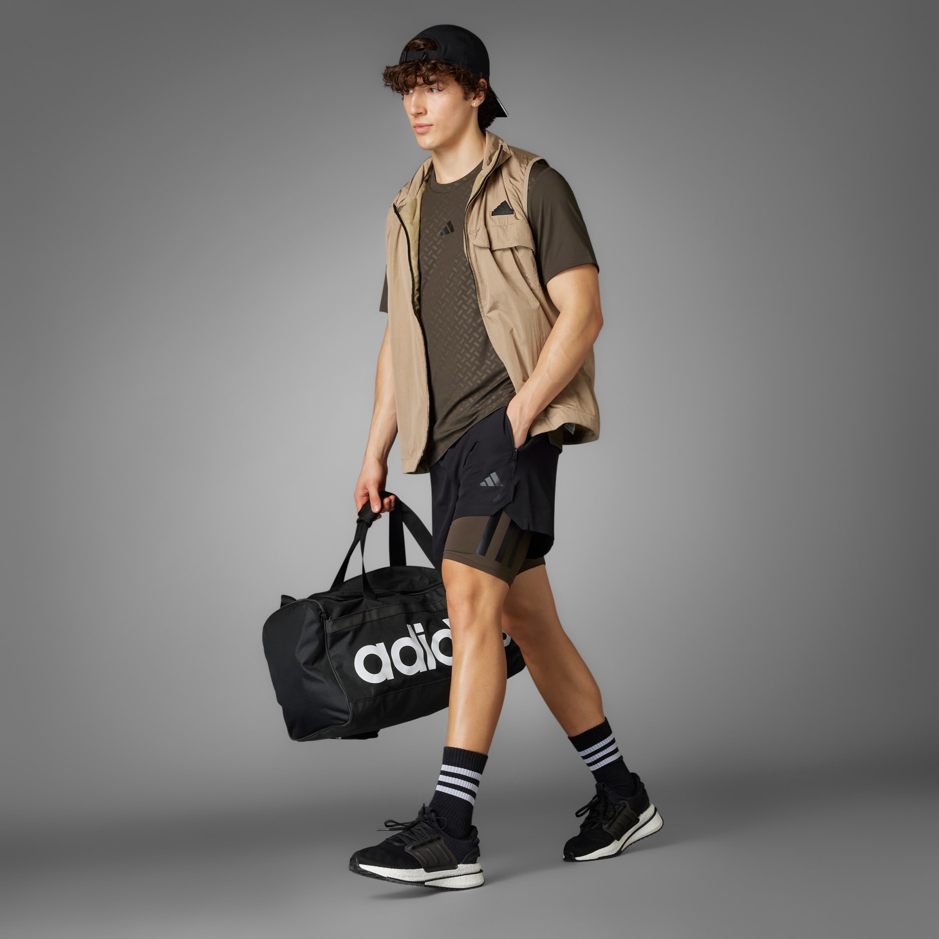 adidas PrimeLift 健身 T 裇