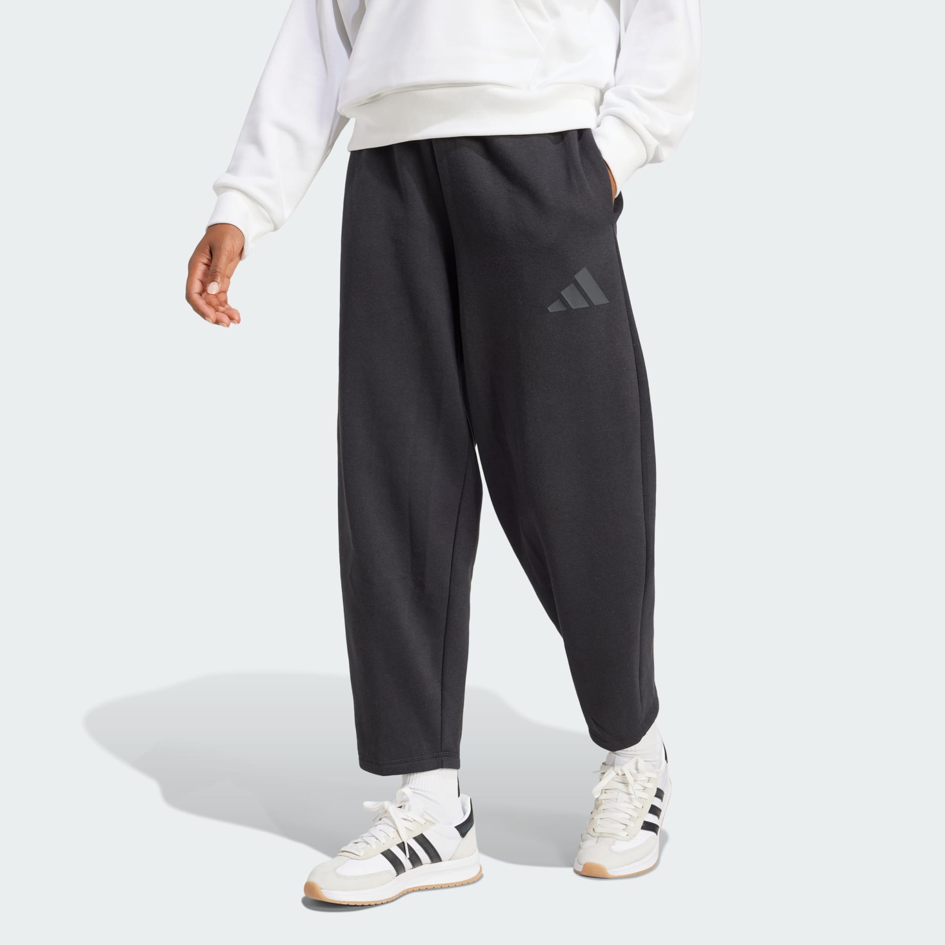Pantaloni barrel Essentials din l&acirc;nă fleece cu logo contemporan
